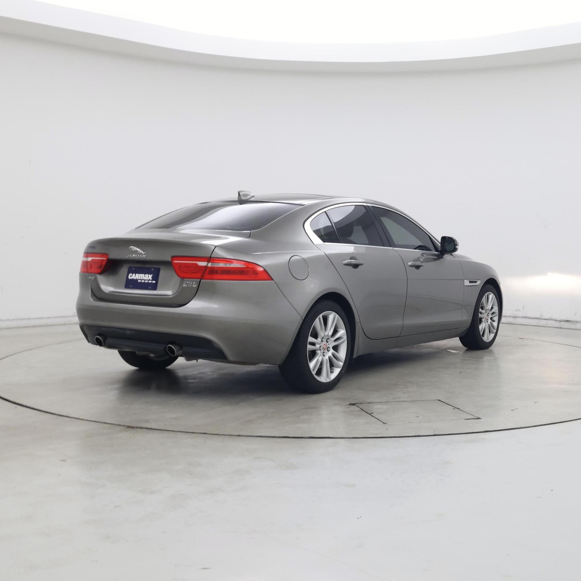 Thumbnail: 2019 Jaguar XE - 8