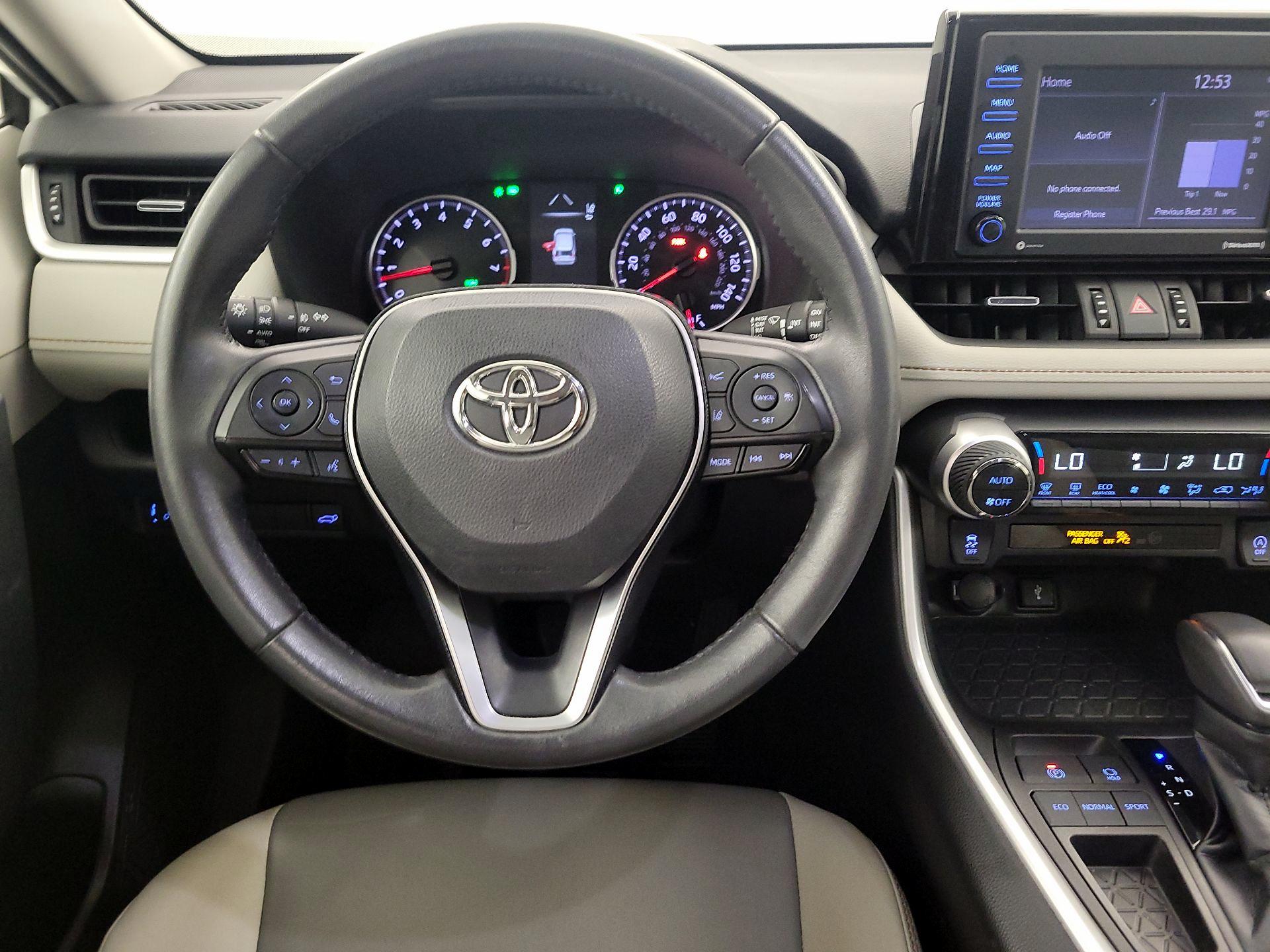 Thumbnail: 2022 Toyota RAV4 - 10