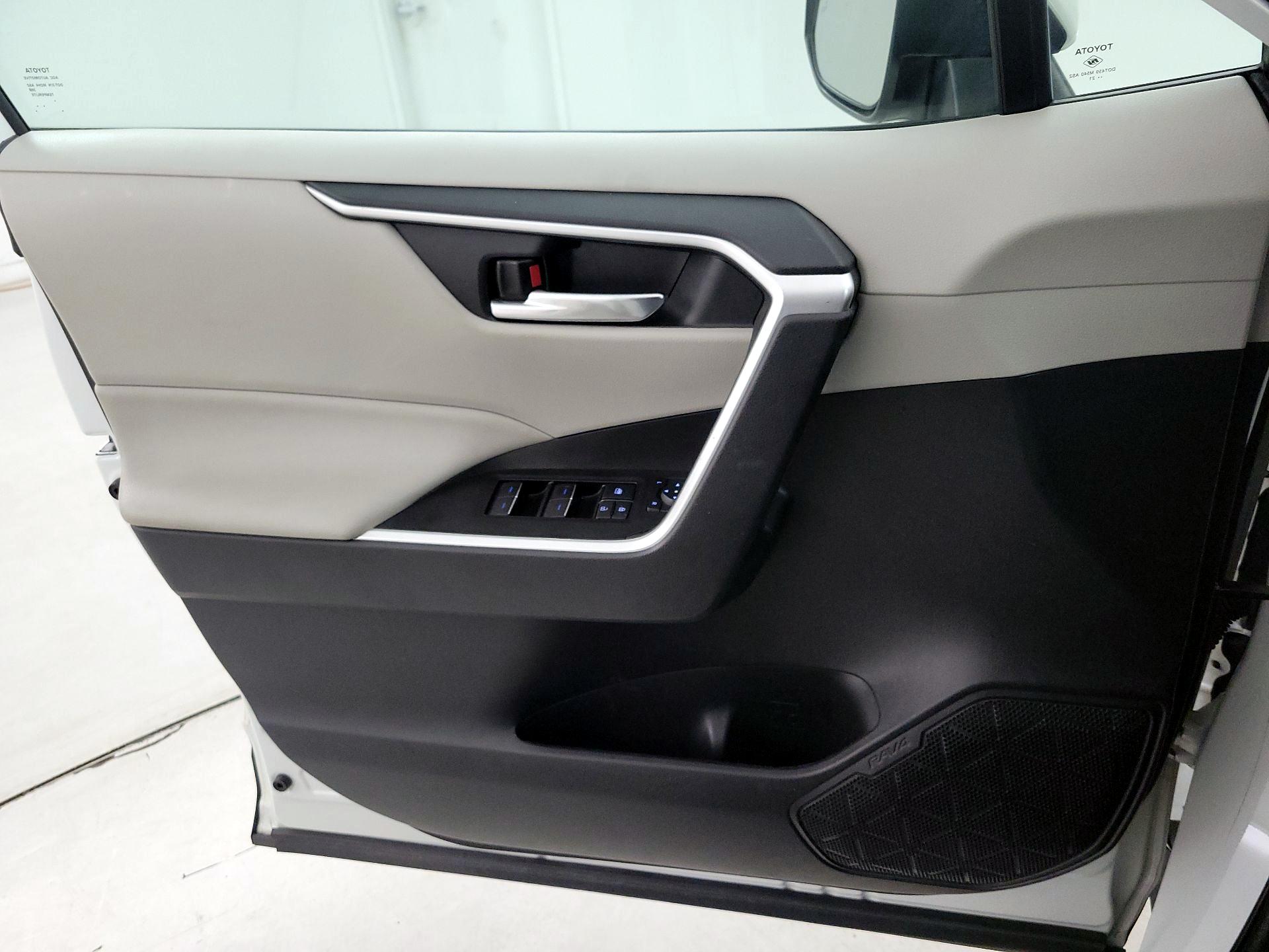 Thumbnail: 2022 Toyota RAV4 - 12