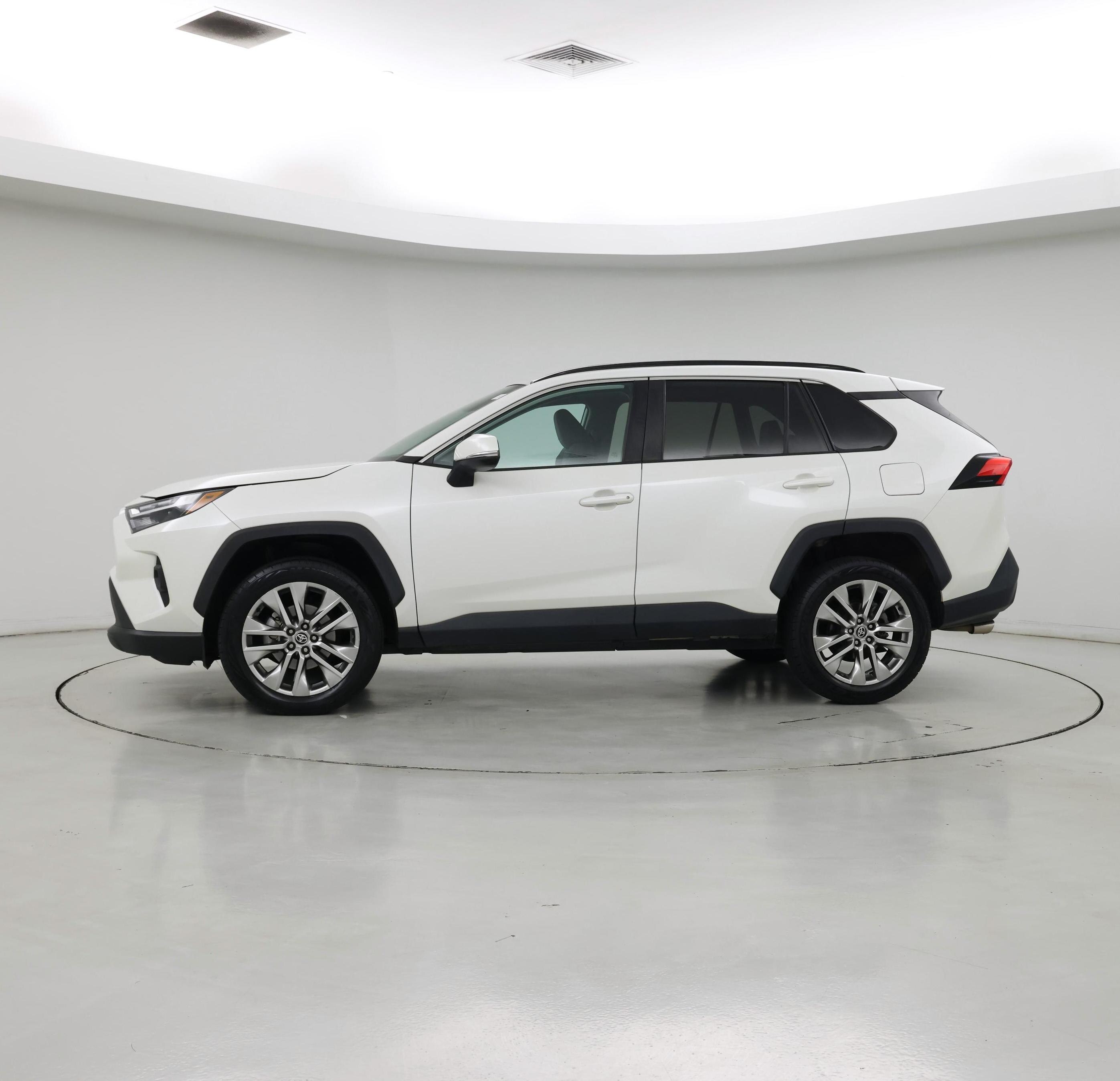 Thumbnail: 2022 Toyota RAV4 - 3
