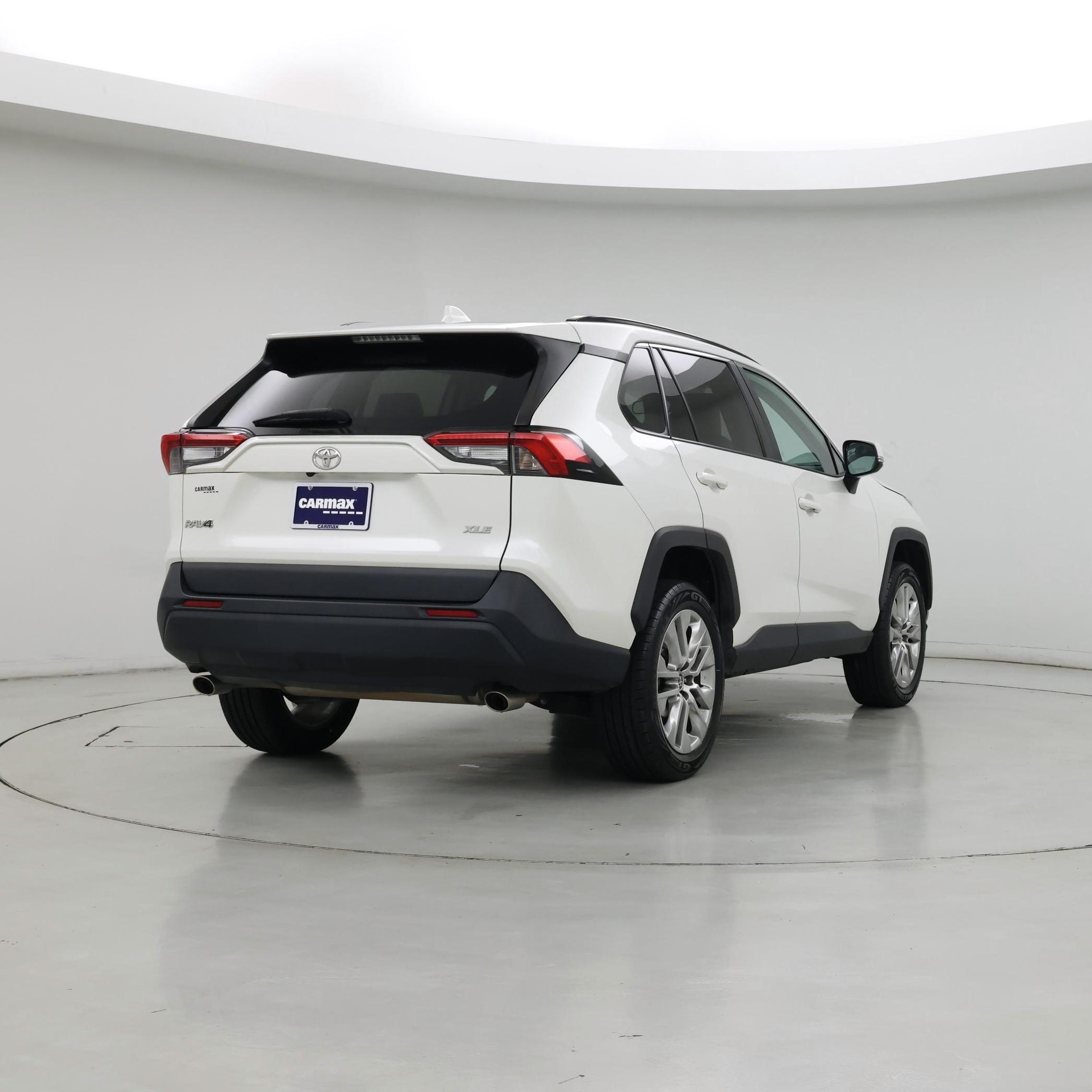 Thumbnail: 2022 Toyota RAV4 - 8