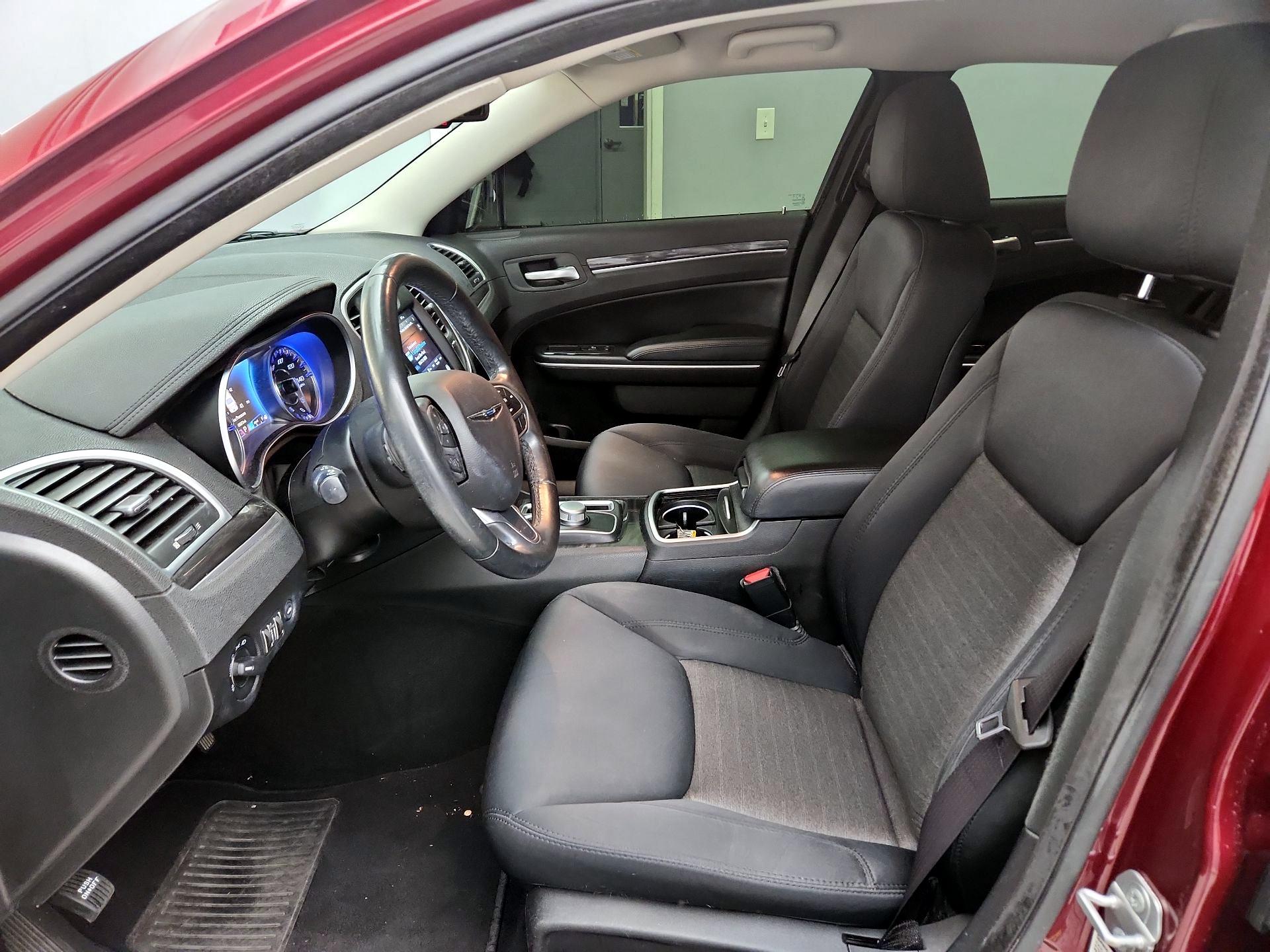 Thumbnail: 2019 Chrysler 300 - 11