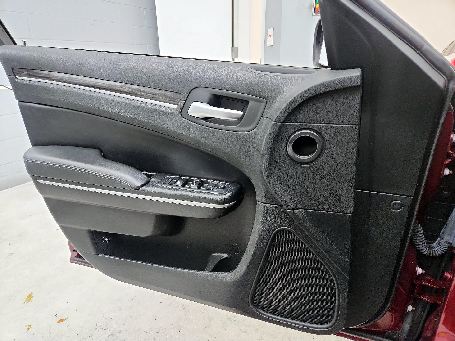 Thumbnail: 2019 Chrysler 300 - 12