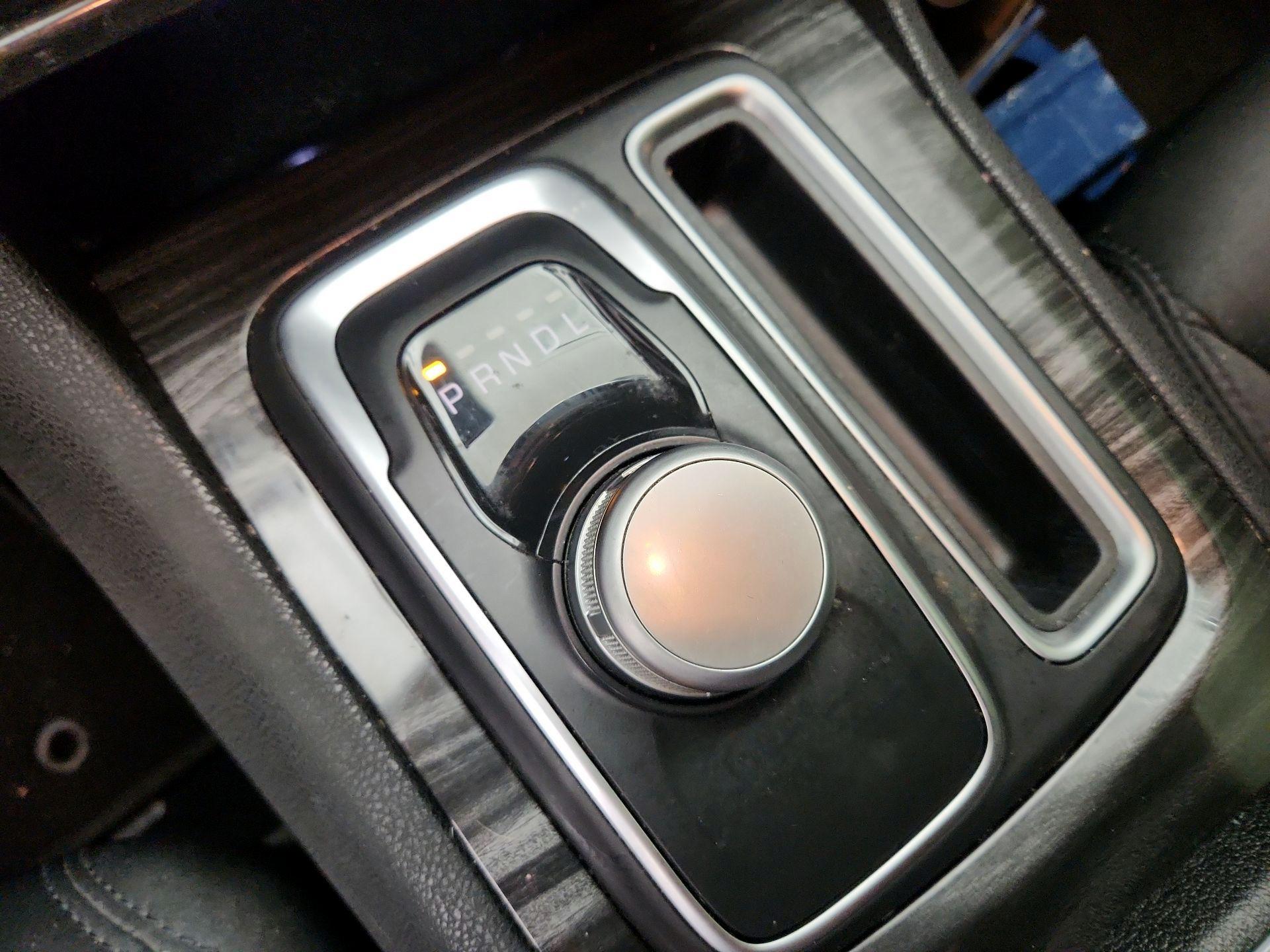 Thumbnail: 2019 Chrysler 300 - 17