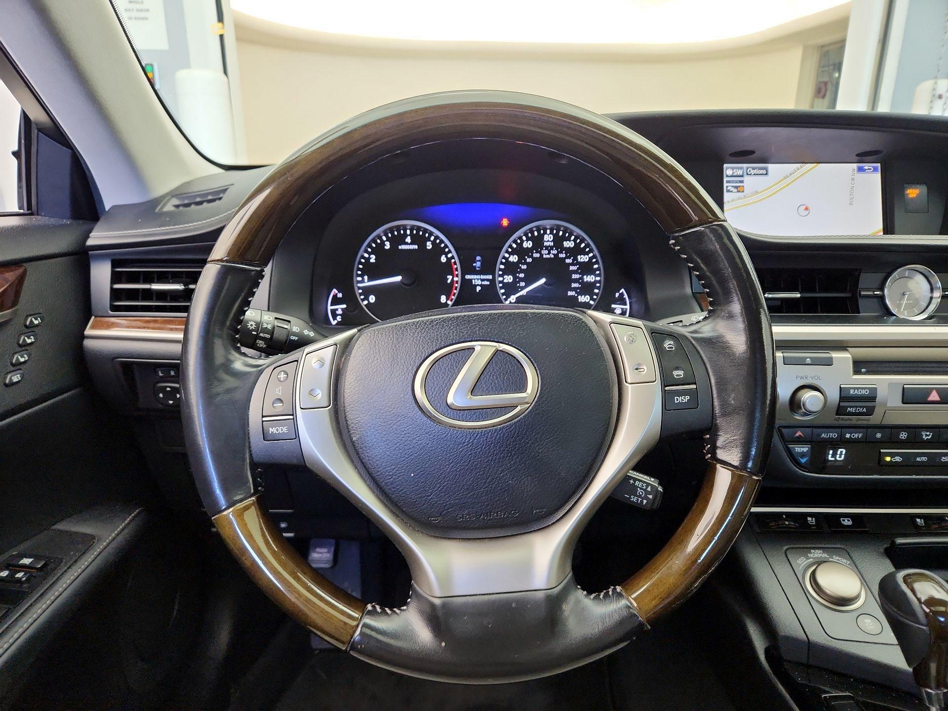 Thumbnail: 2015 Lexus ES - 10
