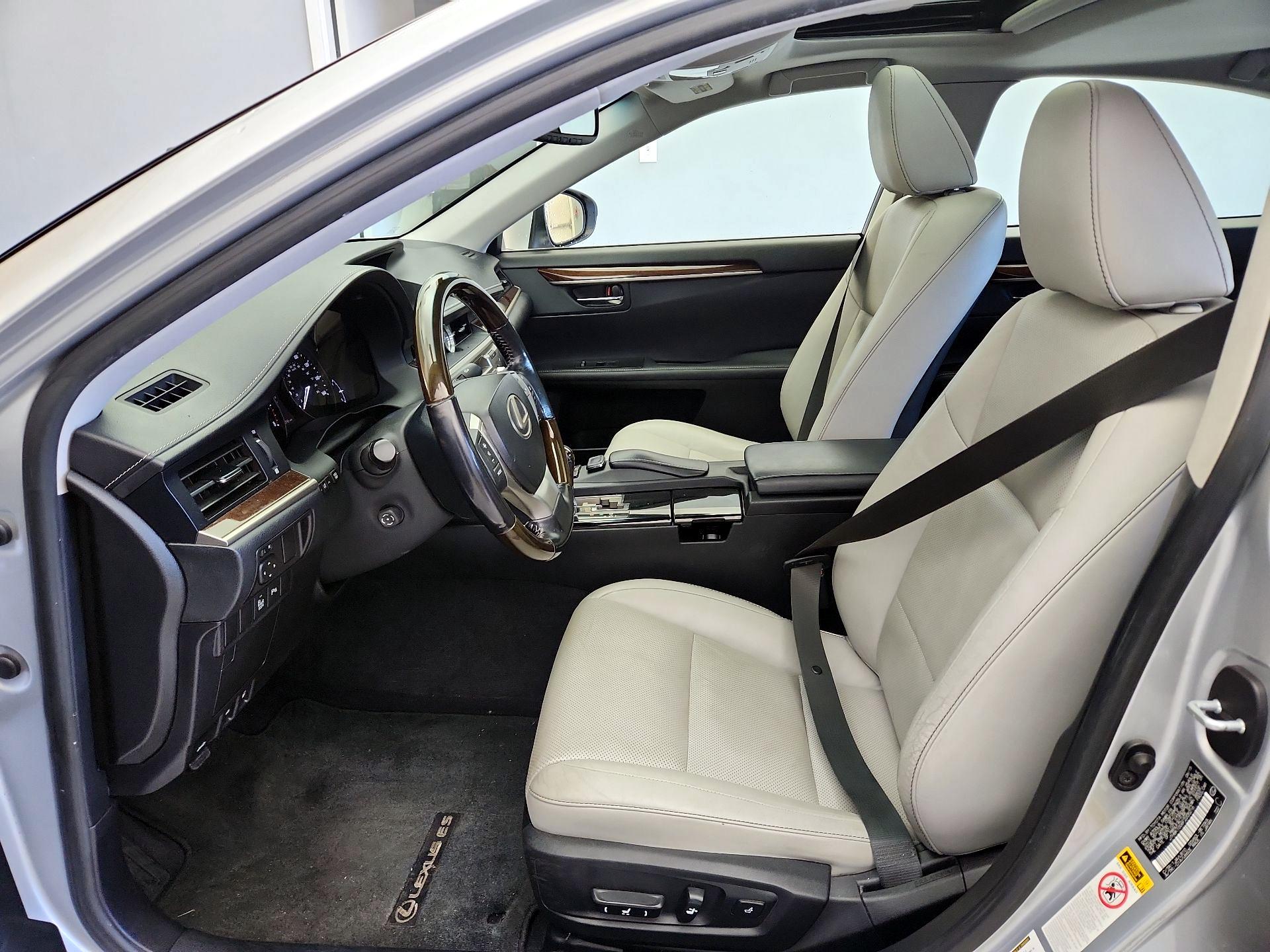 Thumbnail: 2015 Lexus ES - 11