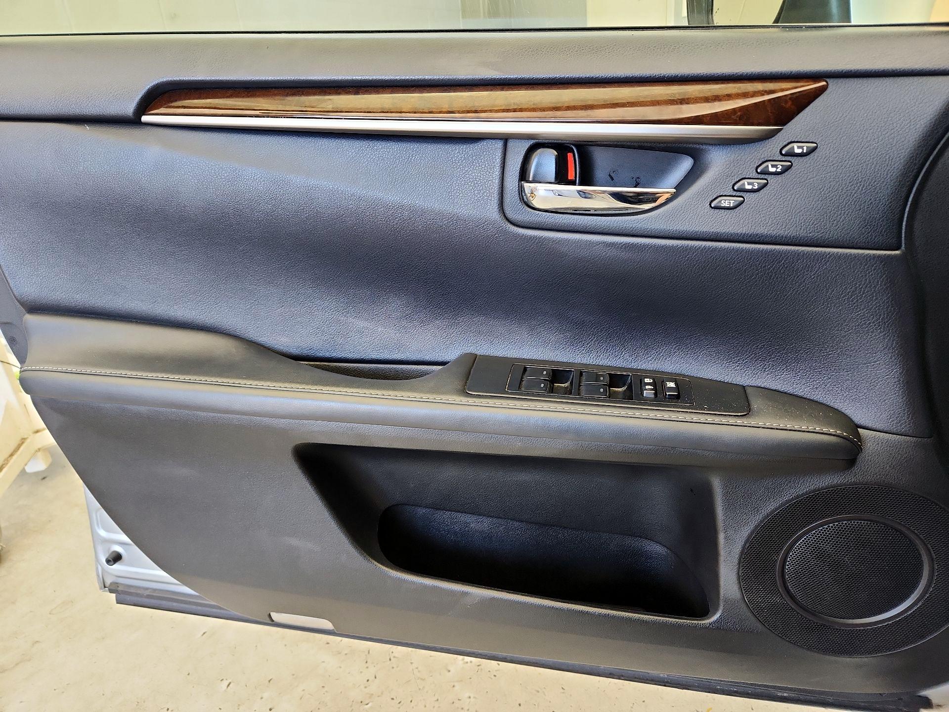 Thumbnail: 2015 Lexus ES - 12