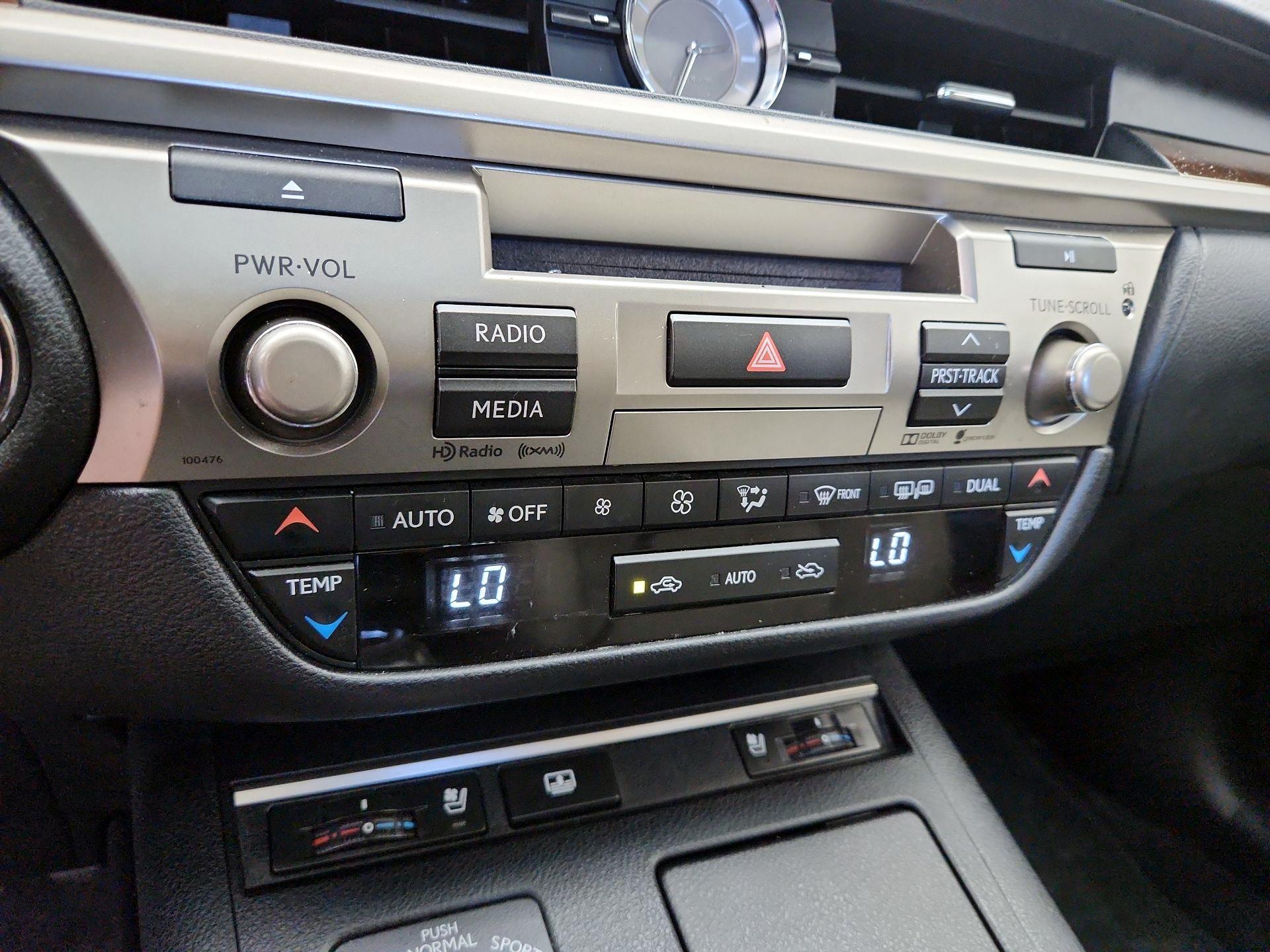 Thumbnail: 2015 Lexus ES - 17