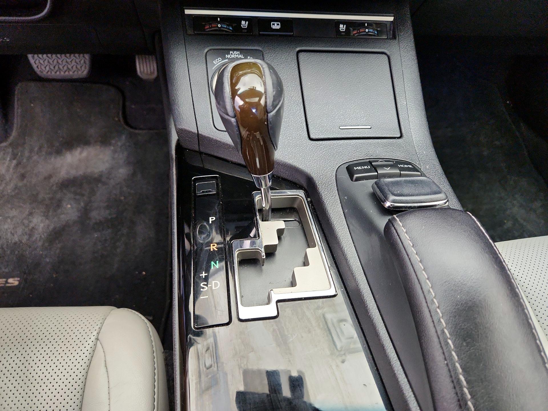 Thumbnail: 2015 Lexus ES - 18