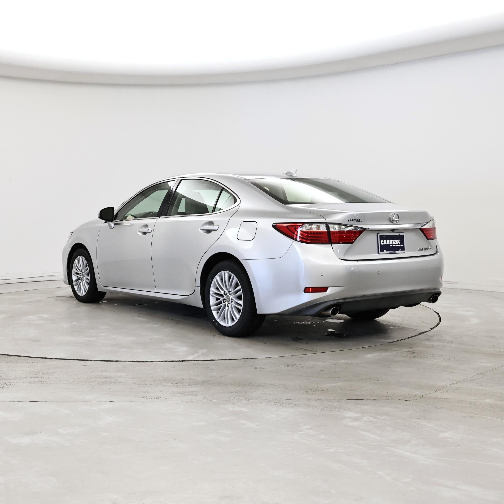 Thumbnail: 2015 Lexus ES - 2