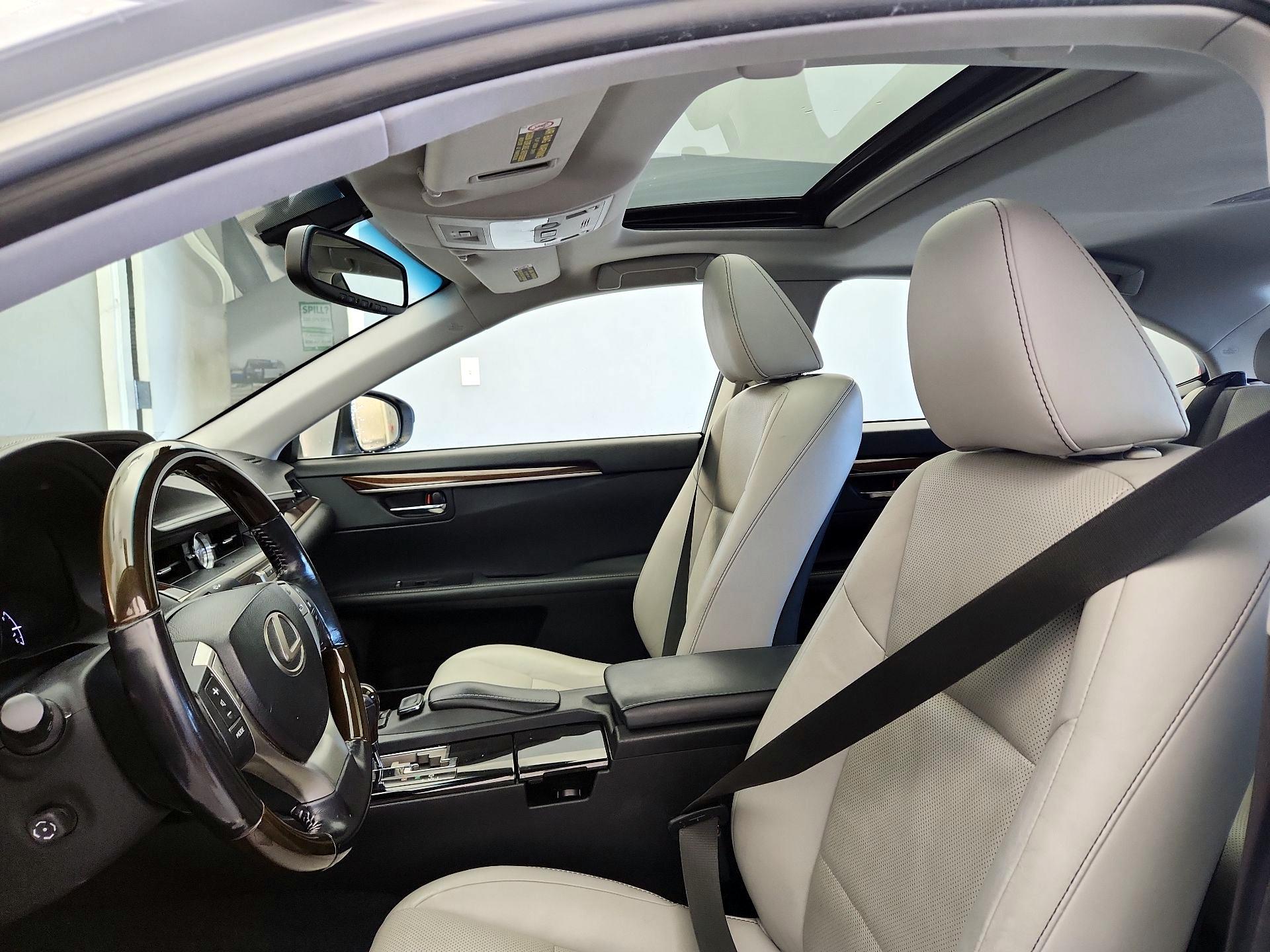 Thumbnail: 2015 Lexus ES - 19
