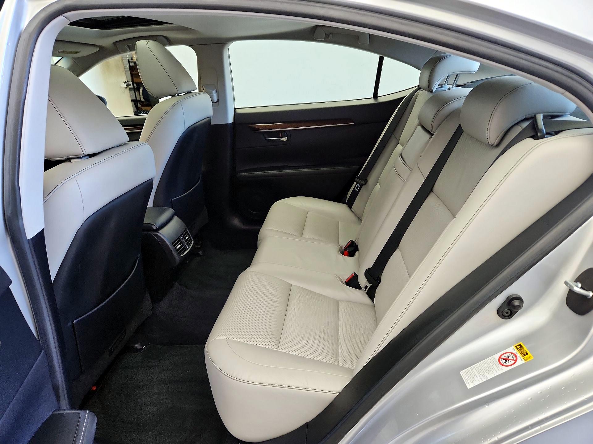 Thumbnail: 2015 Lexus ES - 20
