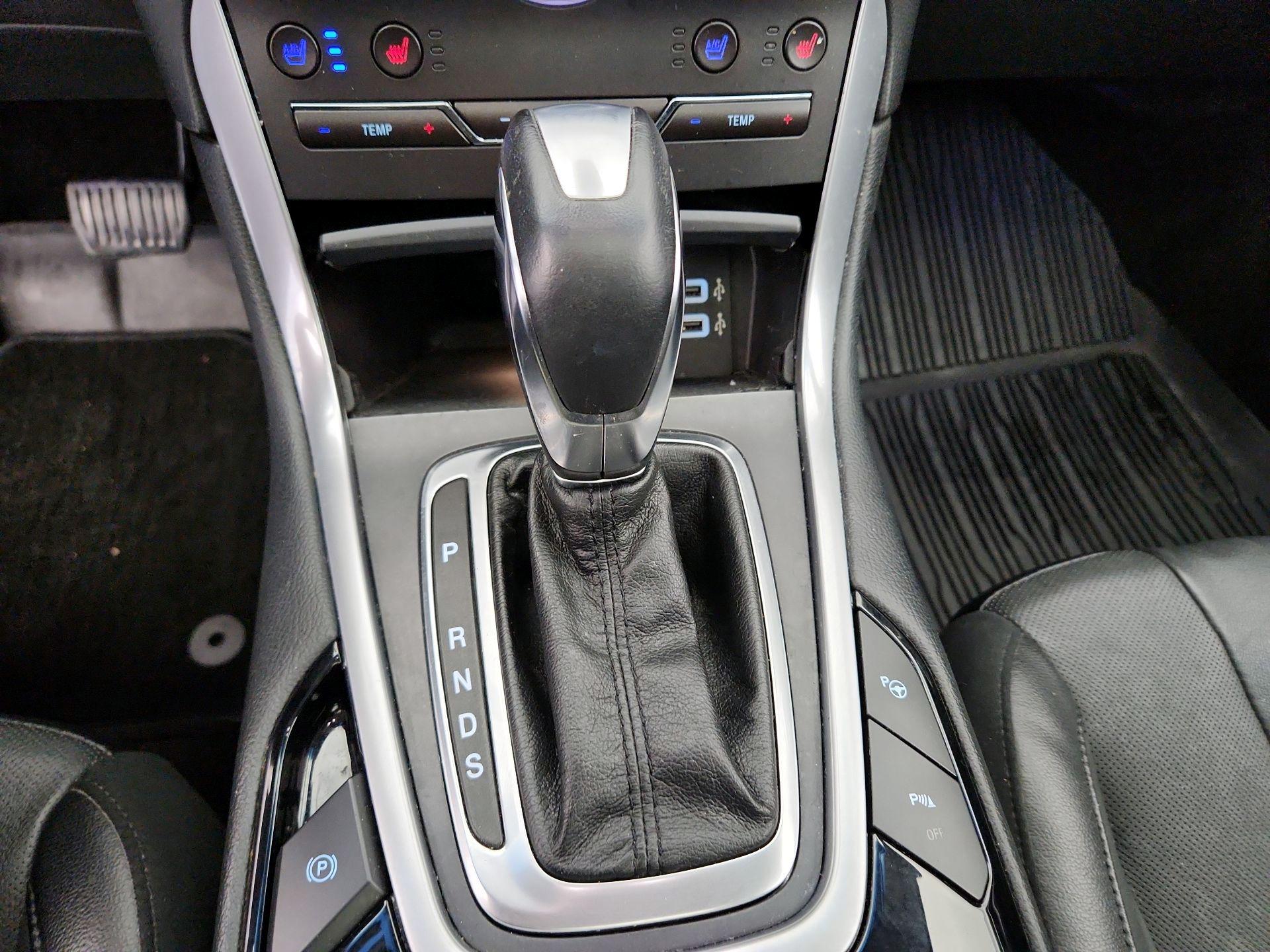 Thumbnail: 2018 Ford Edge - 18