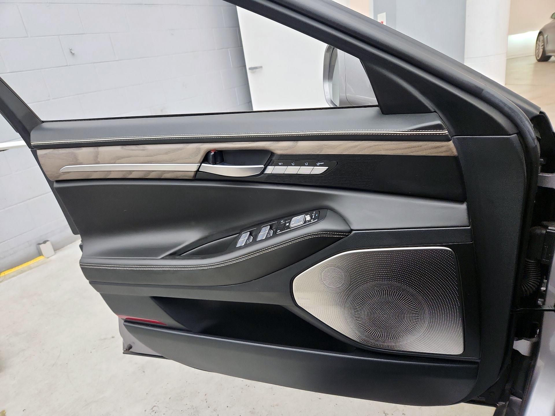 Thumbnail: 2021 Genesis G90 - 12