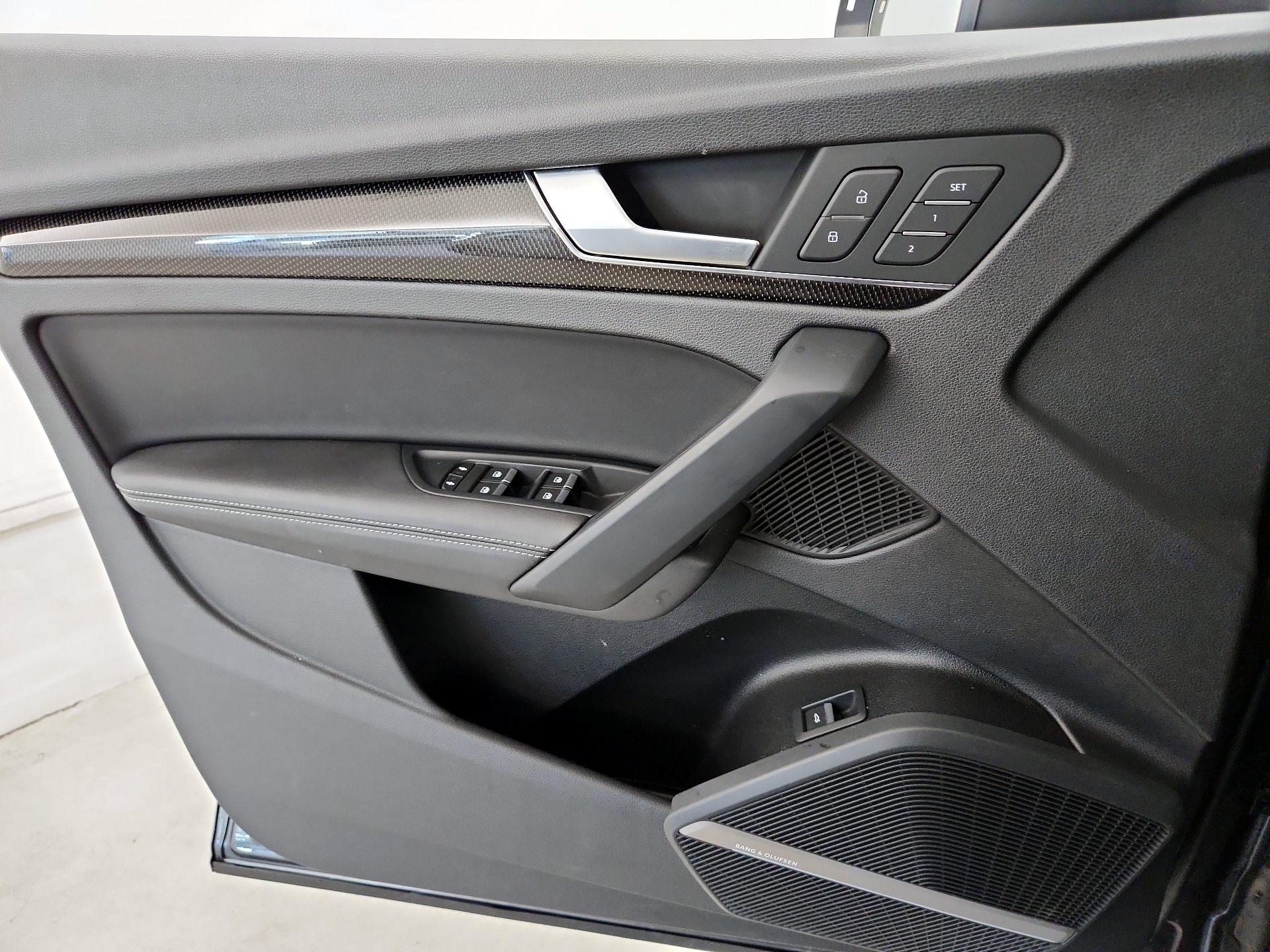 Thumbnail: 2020 Audi SQ5 - 12