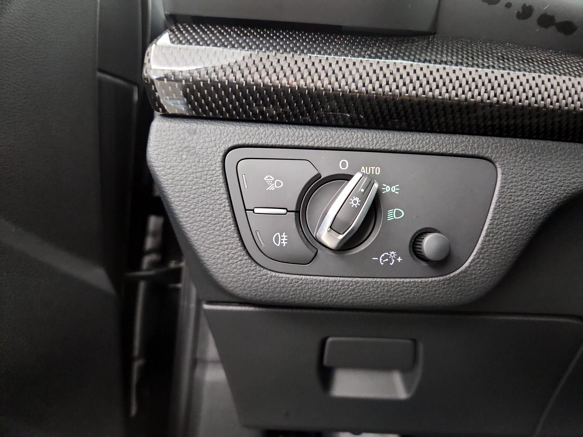 Thumbnail: 2020 Audi SQ5 - 13