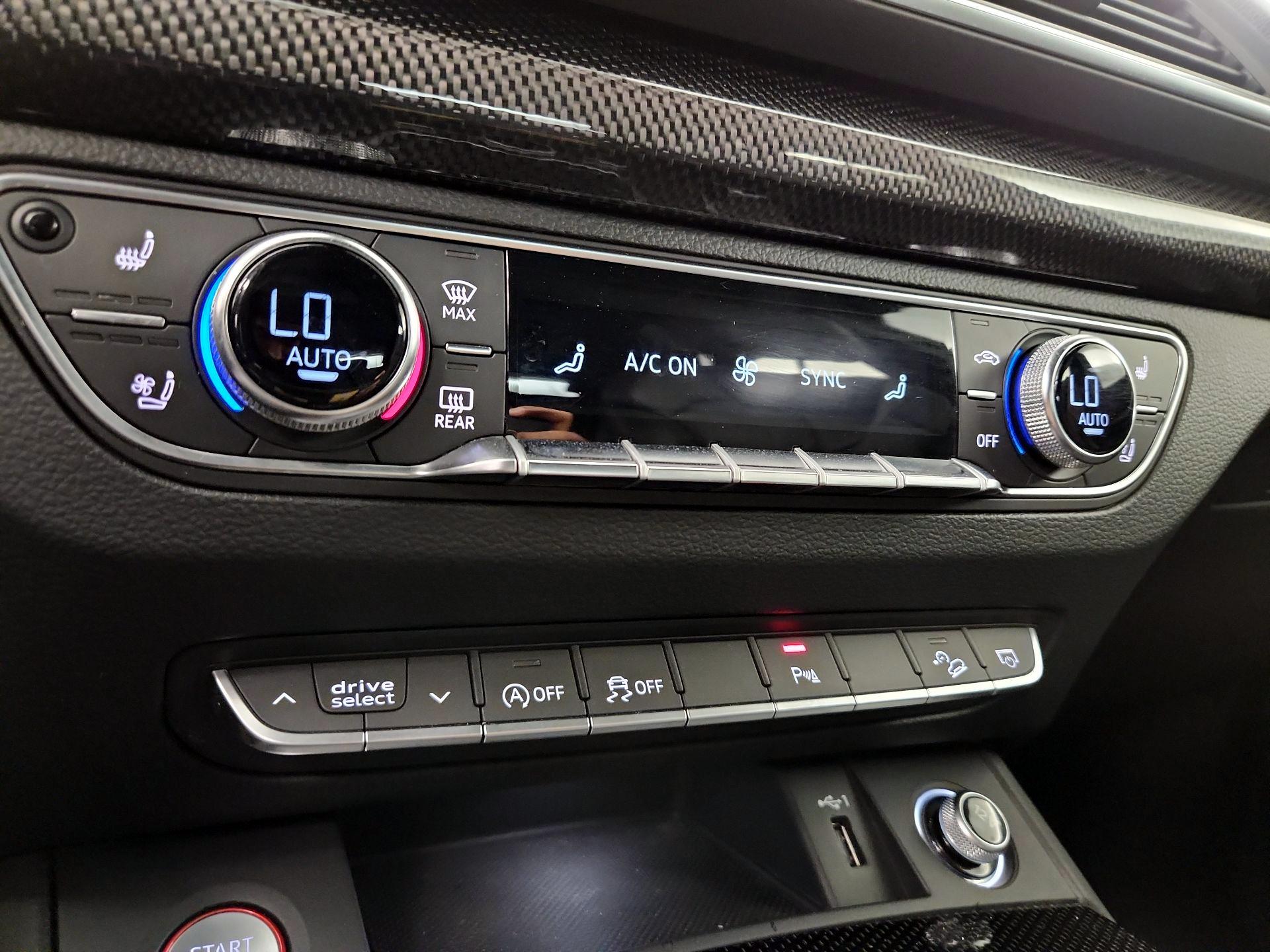 Thumbnail: 2020 Audi SQ5 - 17