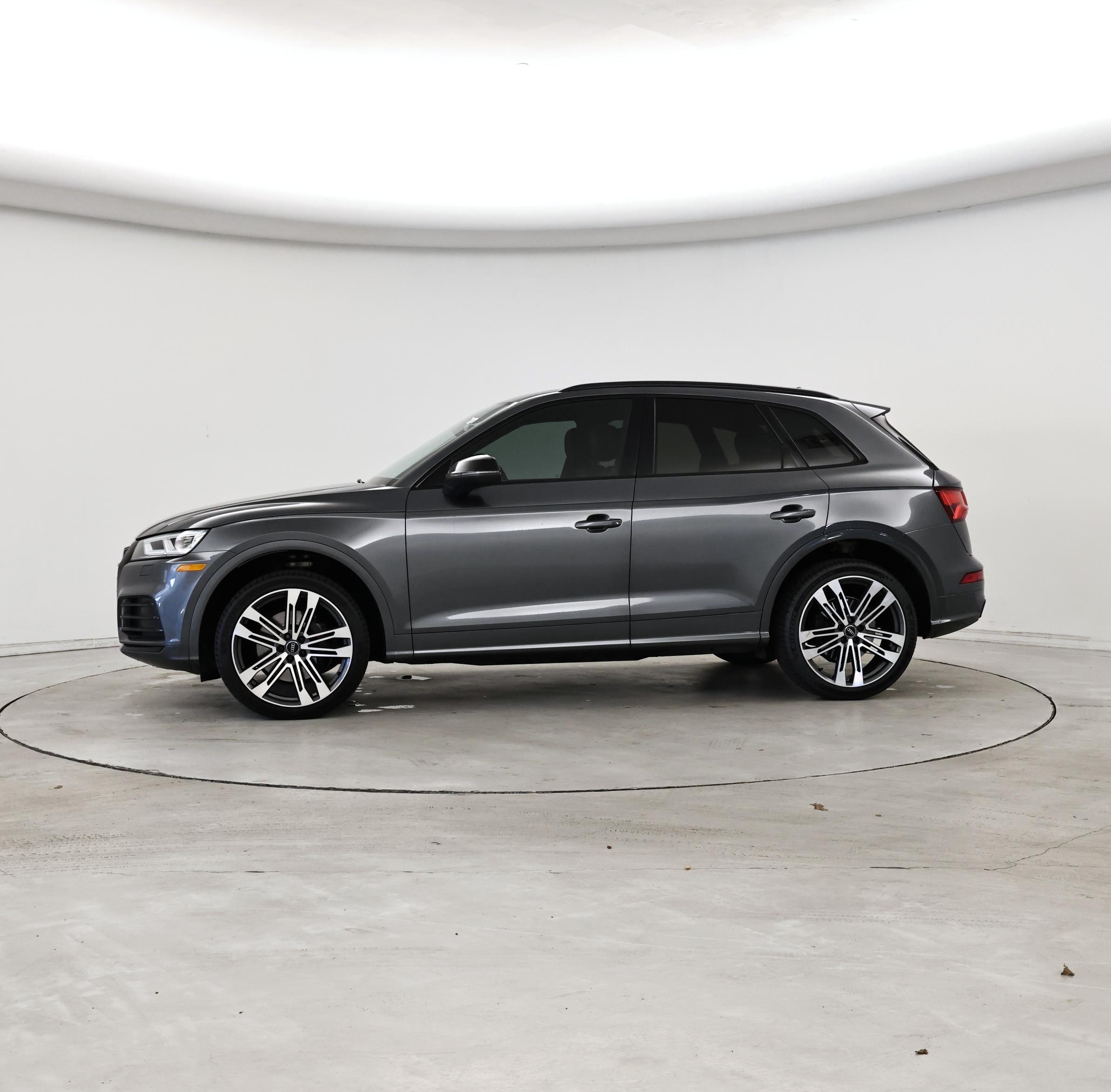 Thumbnail: 2020 Audi SQ5 - 3