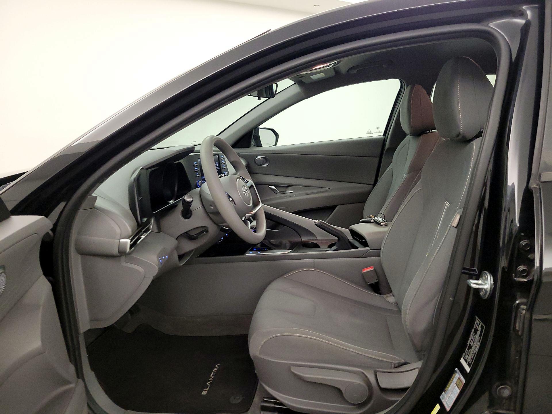 Thumbnail: 2022 Hyundai Elantra - 11