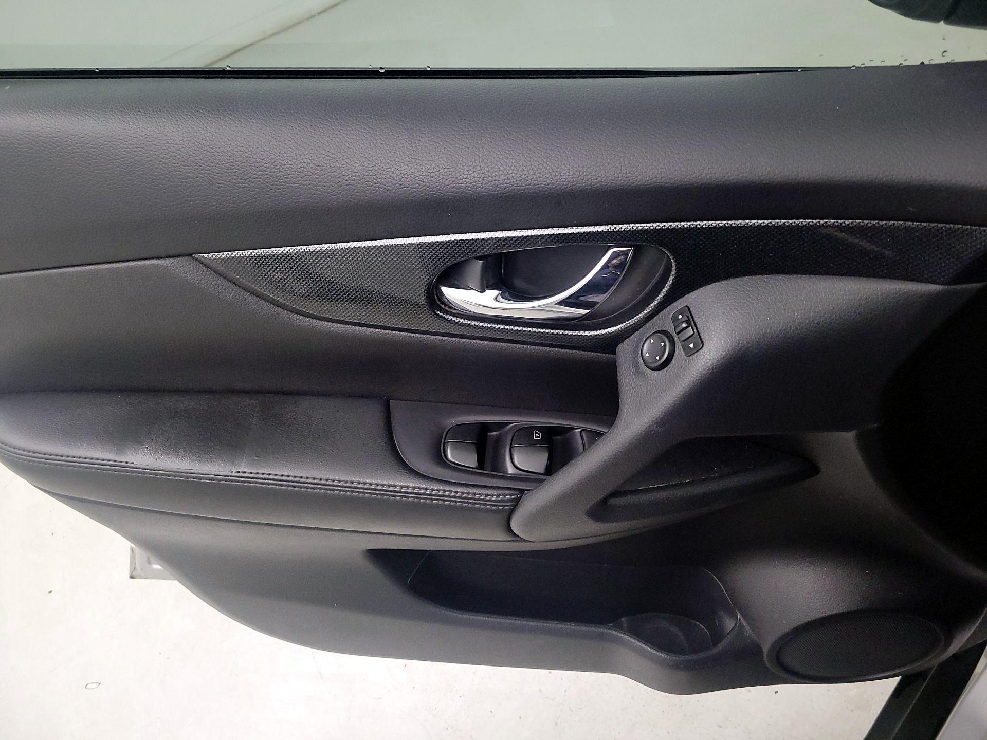 Thumbnail: 2015 Nissan Rogue - 12