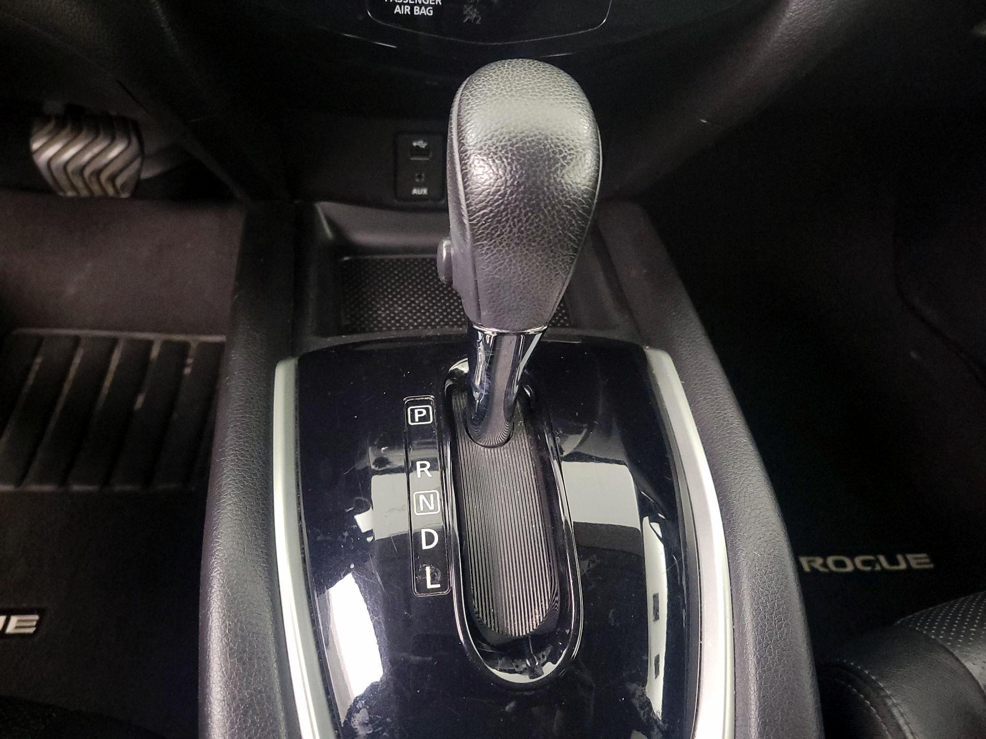 Thumbnail: 2015 Nissan Rogue - 18