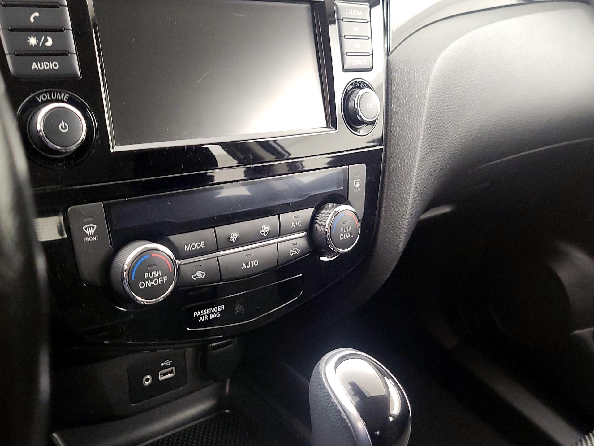 Thumbnail: 2021 Nissan Rogue Sport - 16