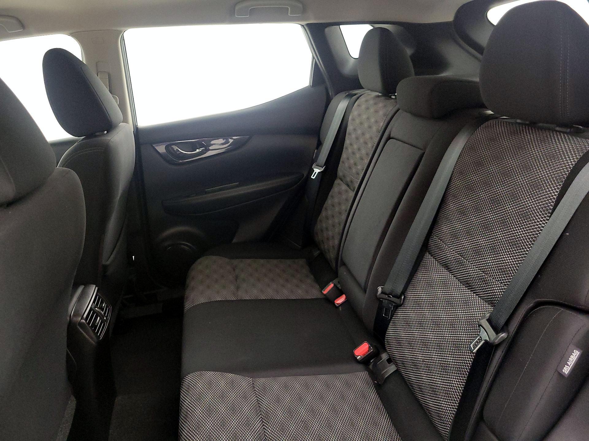 Thumbnail: 2021 Nissan Rogue Sport - 19