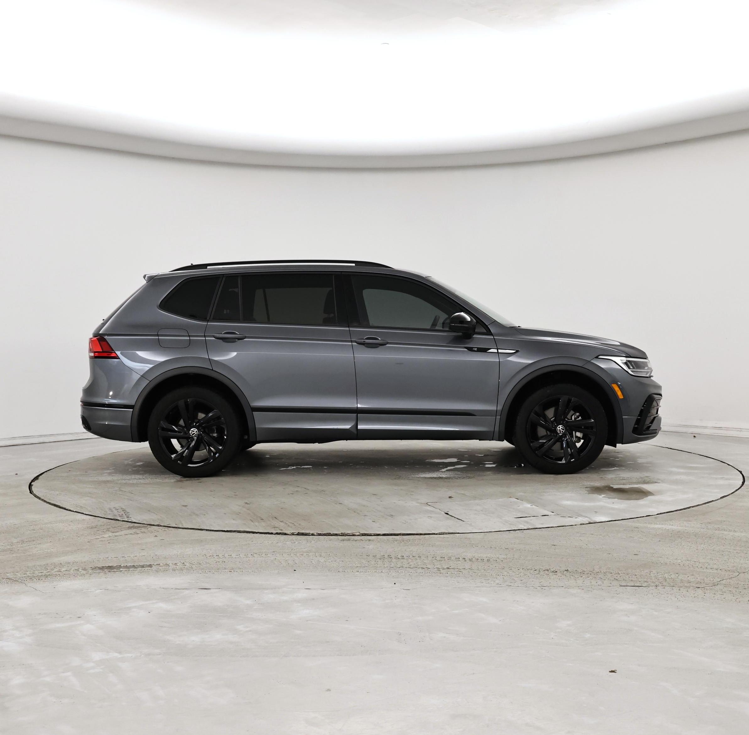 Thumbnail: 2023 Volkswagen Tiguan - 7