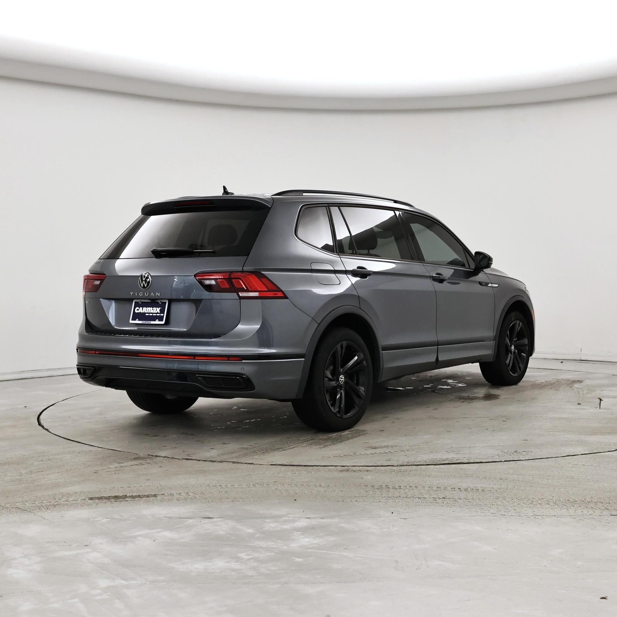 Thumbnail: 2023 Volkswagen Tiguan - 8