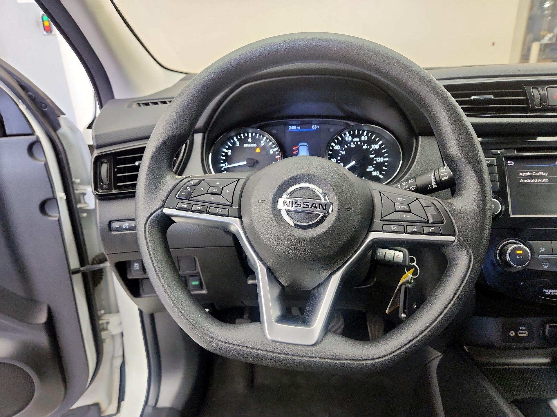 Thumbnail: 2021 Nissan Rogue Sport - 10