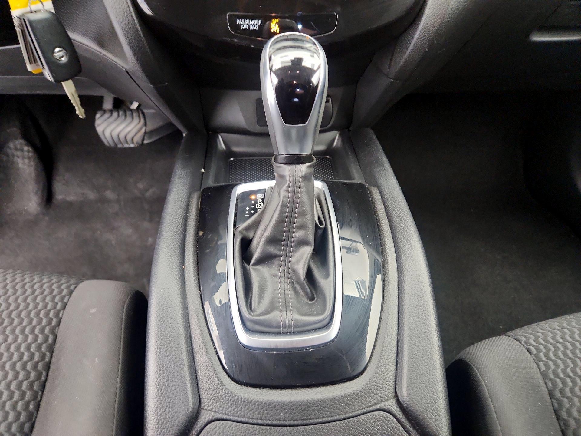 Thumbnail: 2021 Nissan Rogue Sport - 17
