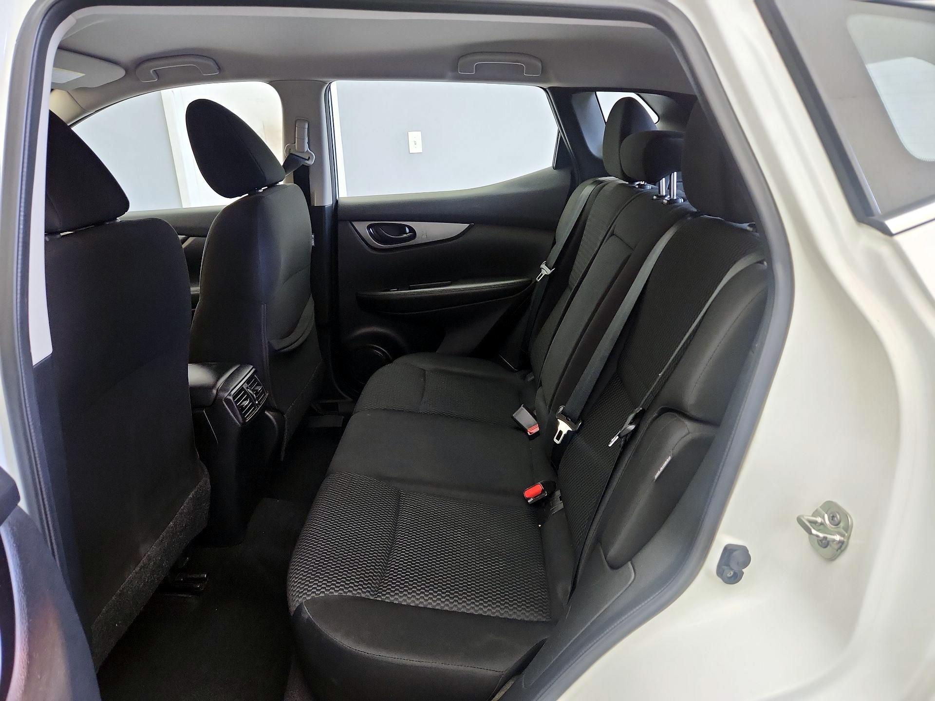 Thumbnail: 2021 Nissan Rogue Sport - 19
