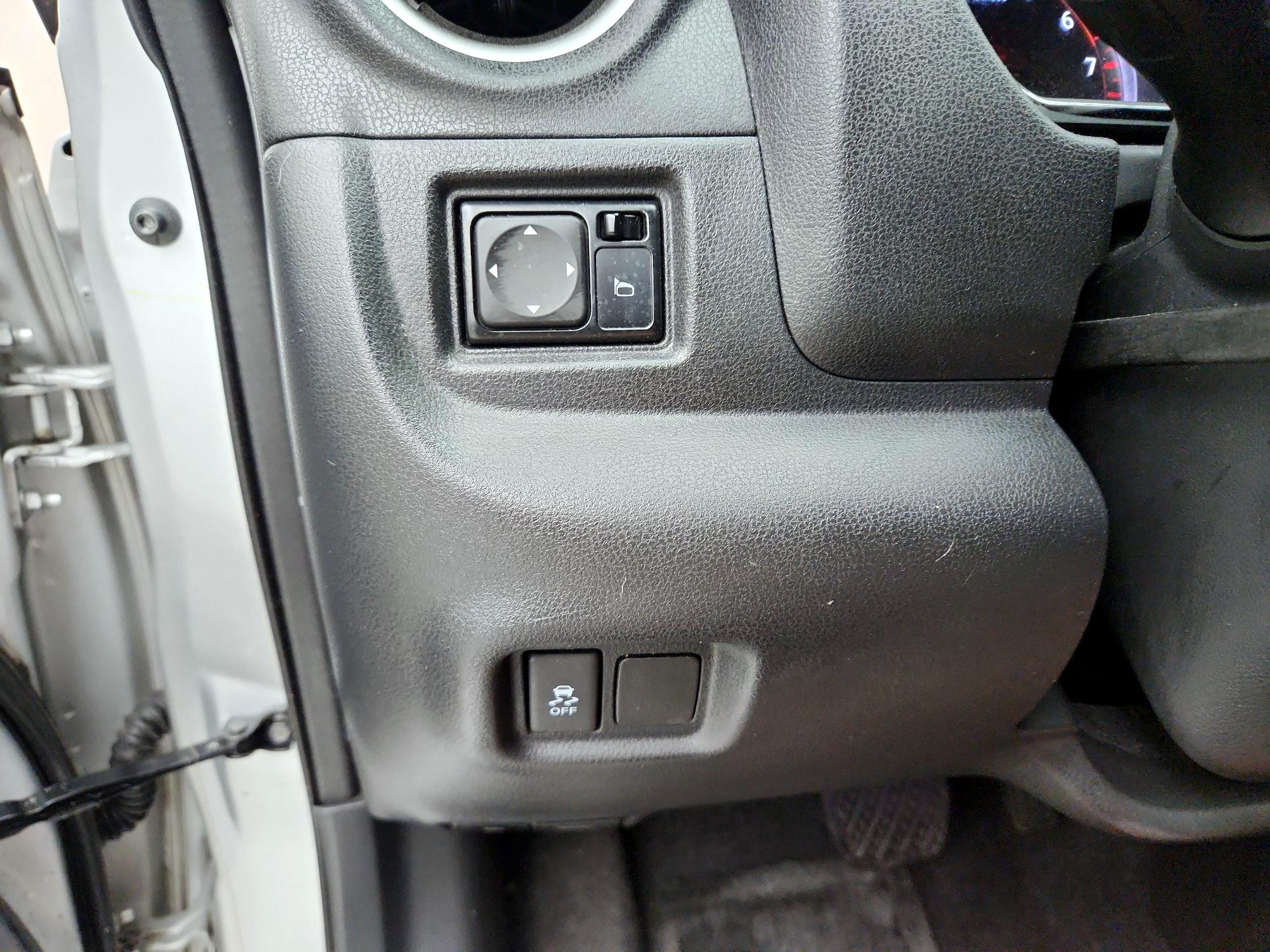 Thumbnail: 2014 Nissan Versa Note - 13