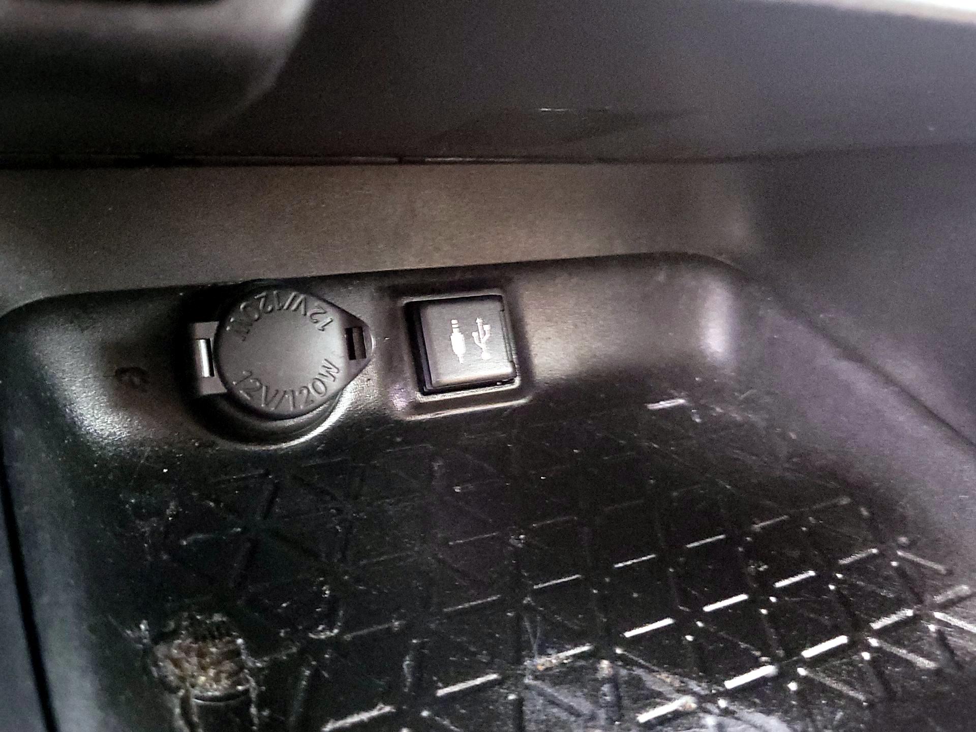 Thumbnail: 2019 Toyota RAV4 - 18