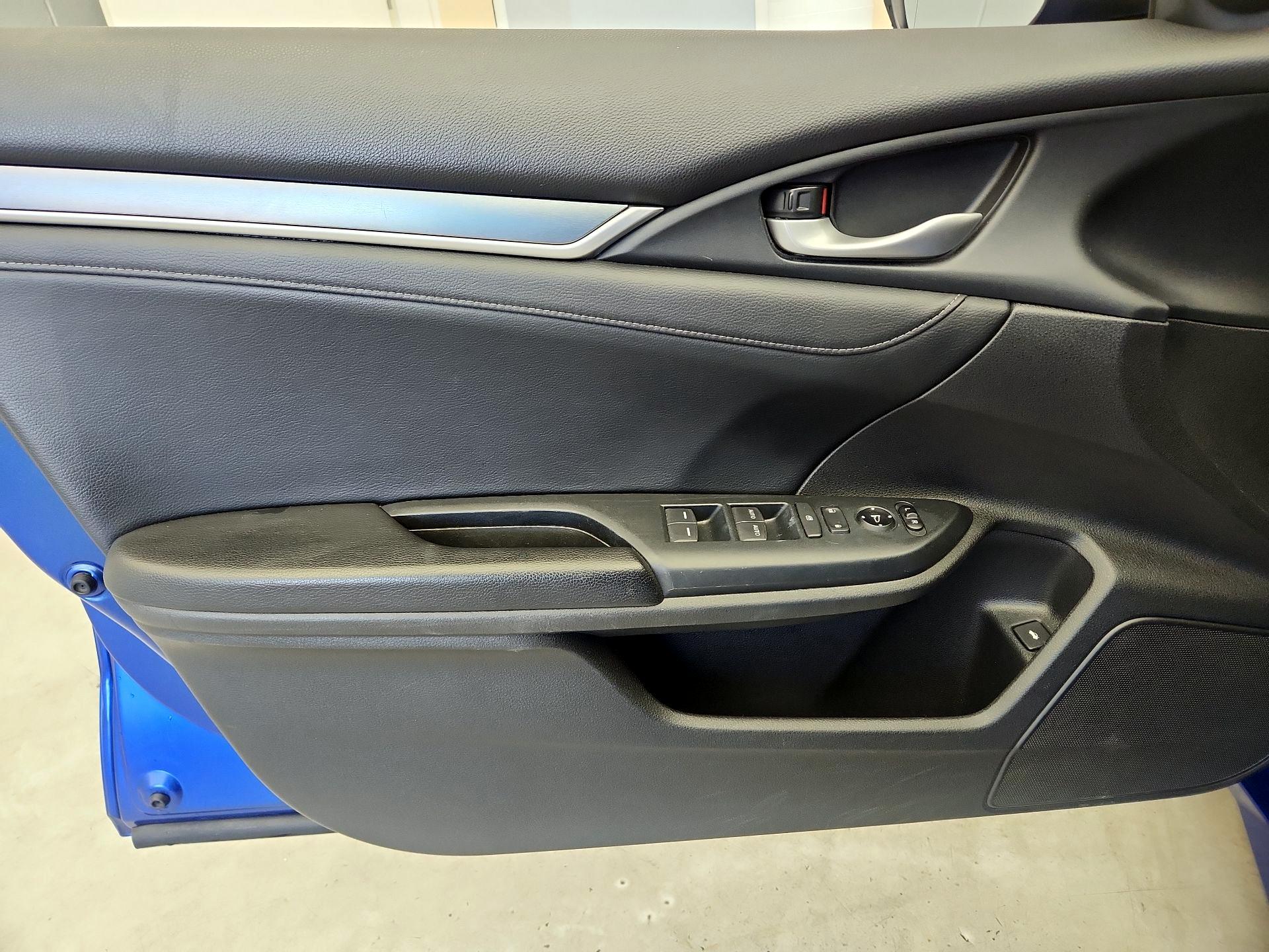 Thumbnail: 2016 Honda Civic - 12