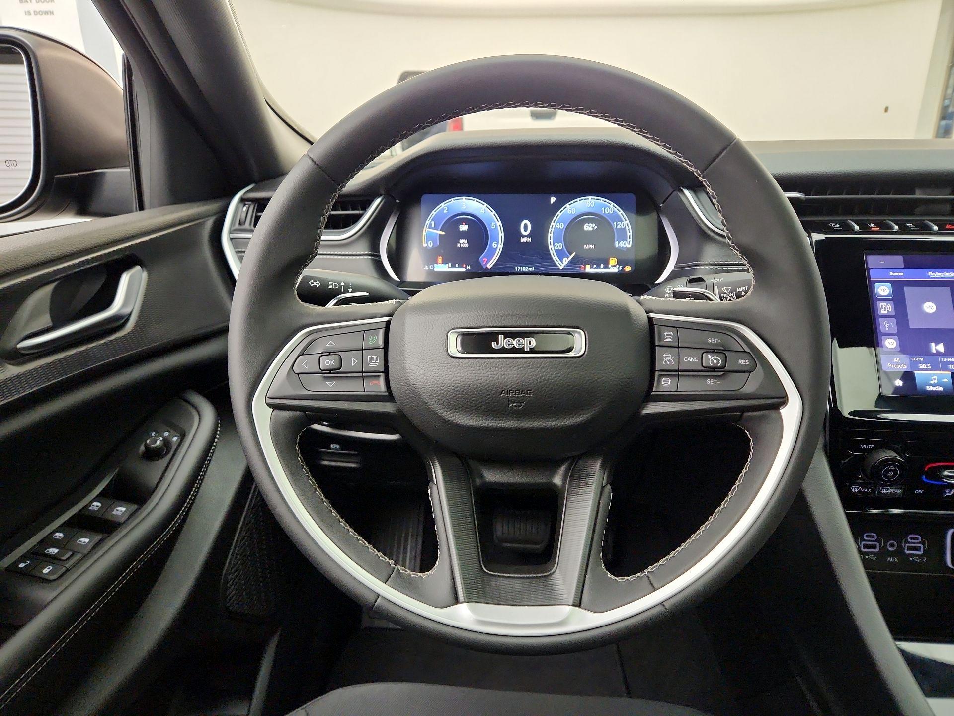 Thumbnail: 2024 Jeep Grand Cherokee - 10
