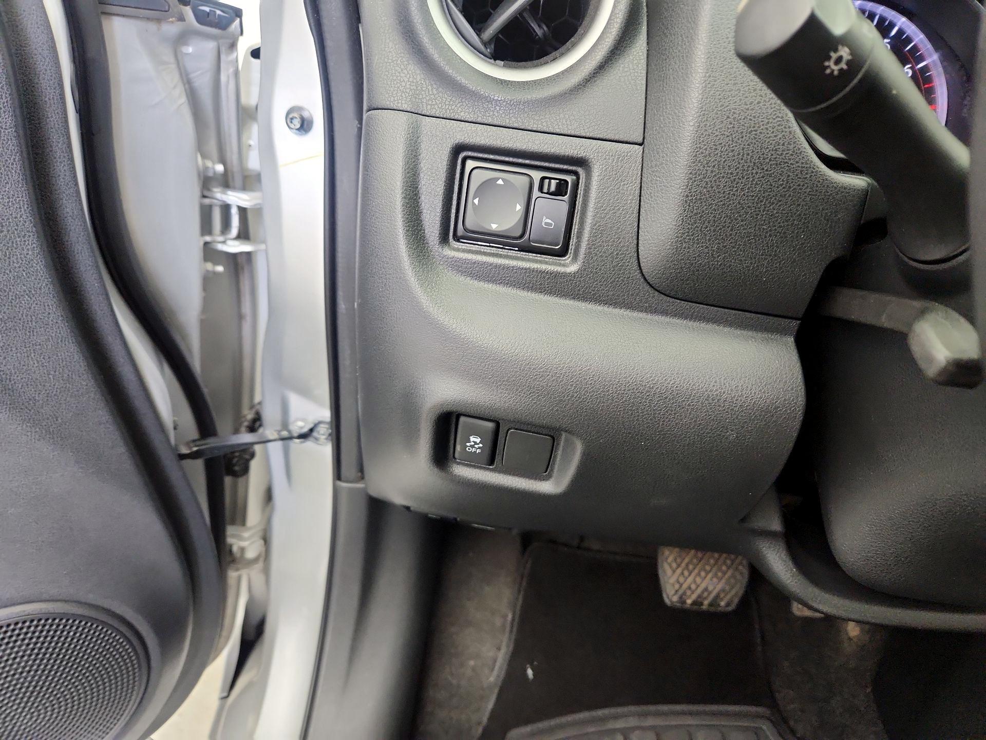 Thumbnail: 2014 Nissan Versa Note - 13