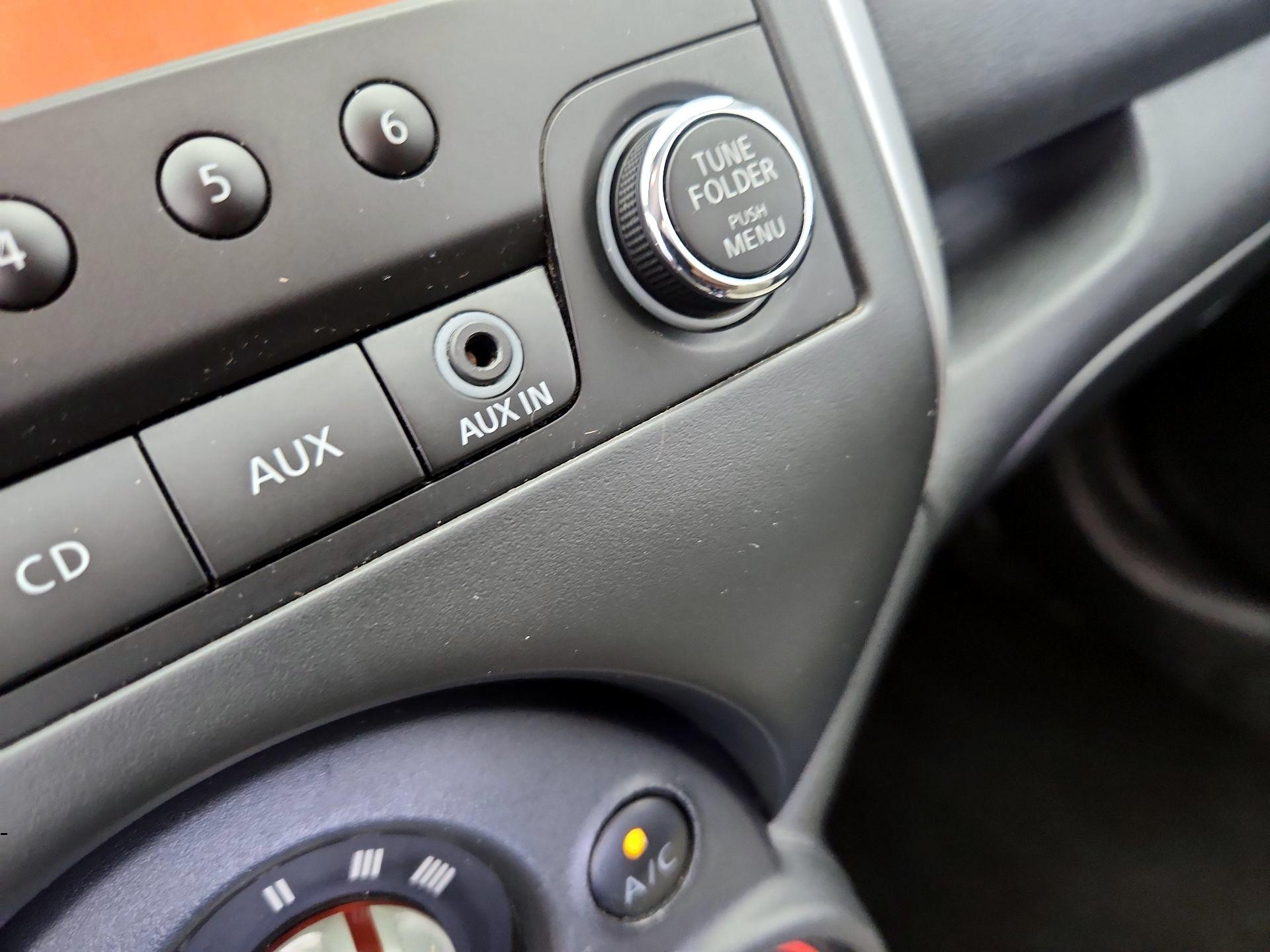 Thumbnail: 2014 Nissan Versa Note - 17