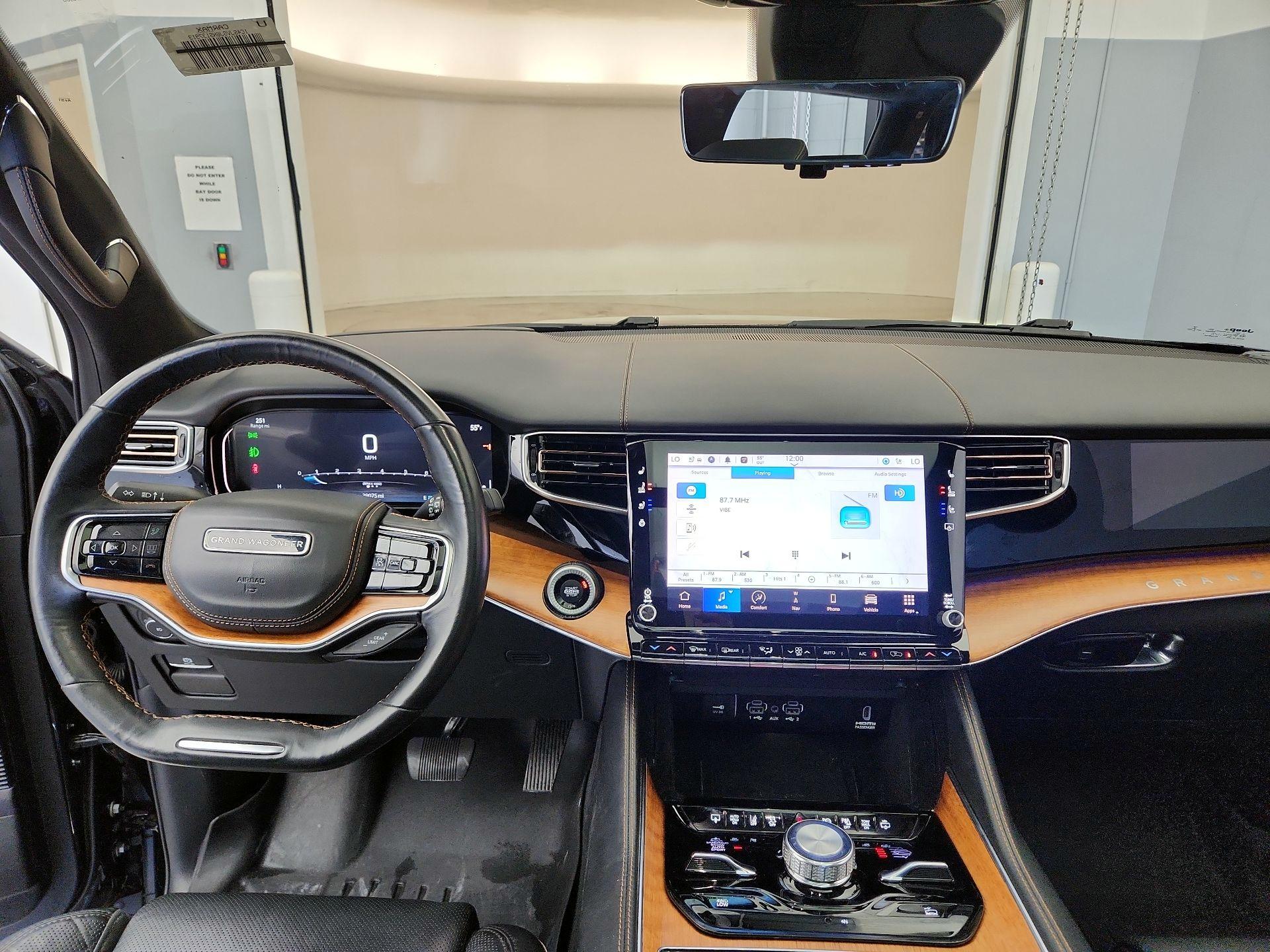 Thumbnail: 2022 Jeep Grand Wagoneer - 9