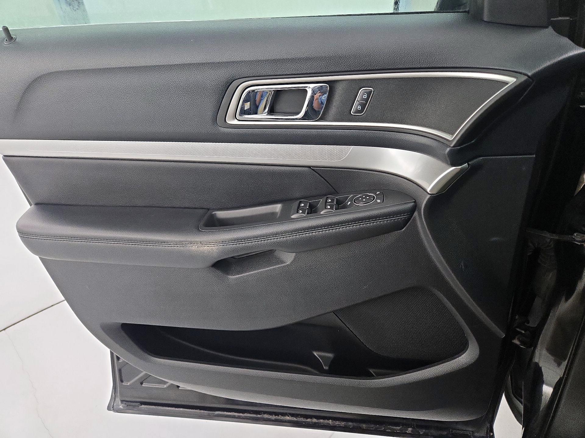 Thumbnail: 2016 Ford Explorer - 12