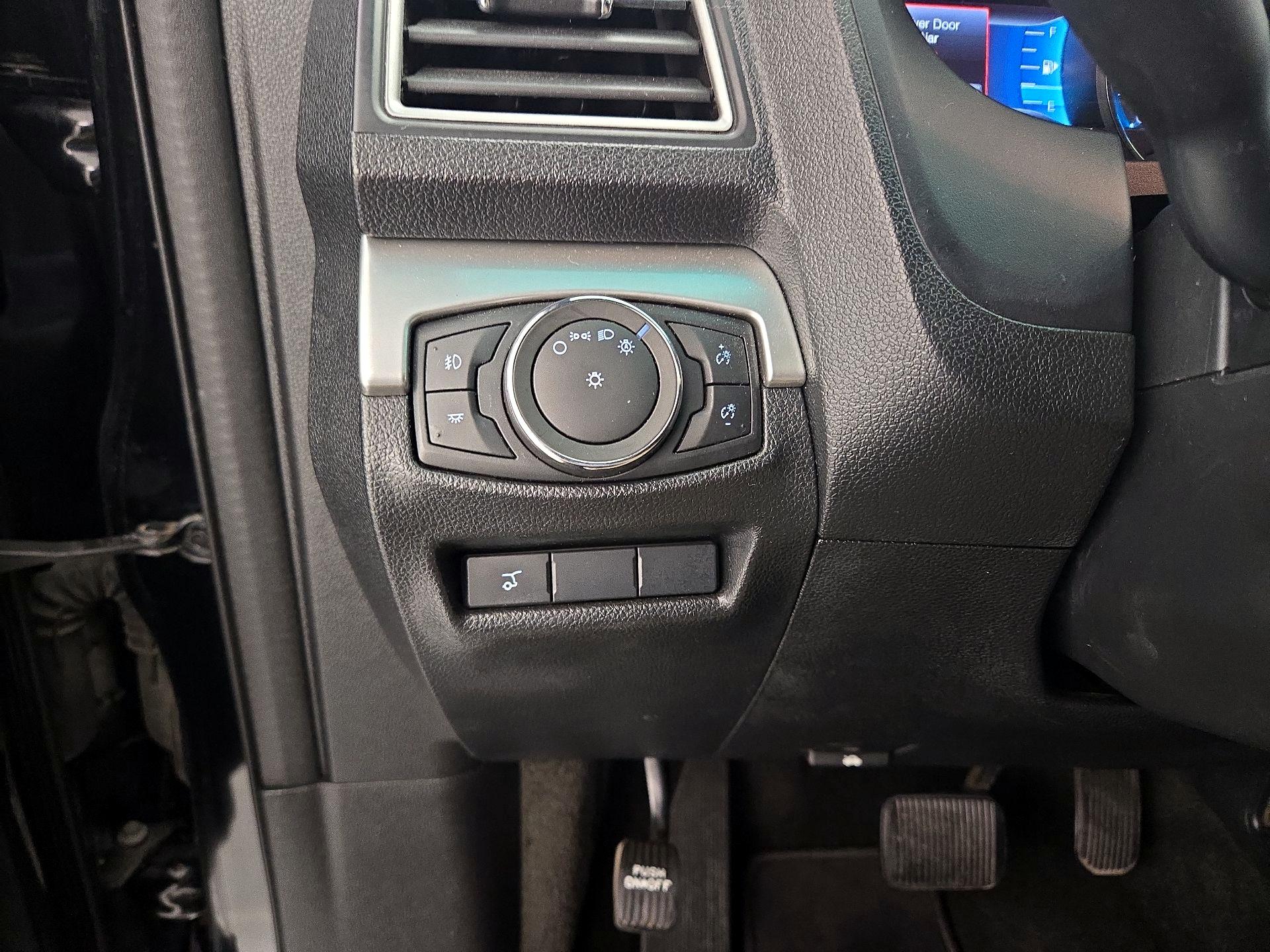 Thumbnail: 2016 Ford Explorer - 13