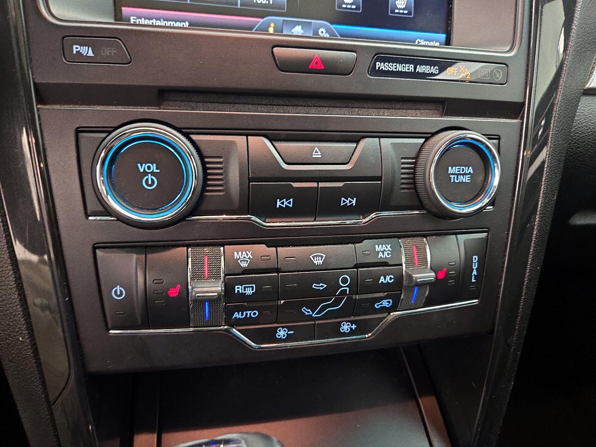 Thumbnail: 2016 Ford Explorer - 16