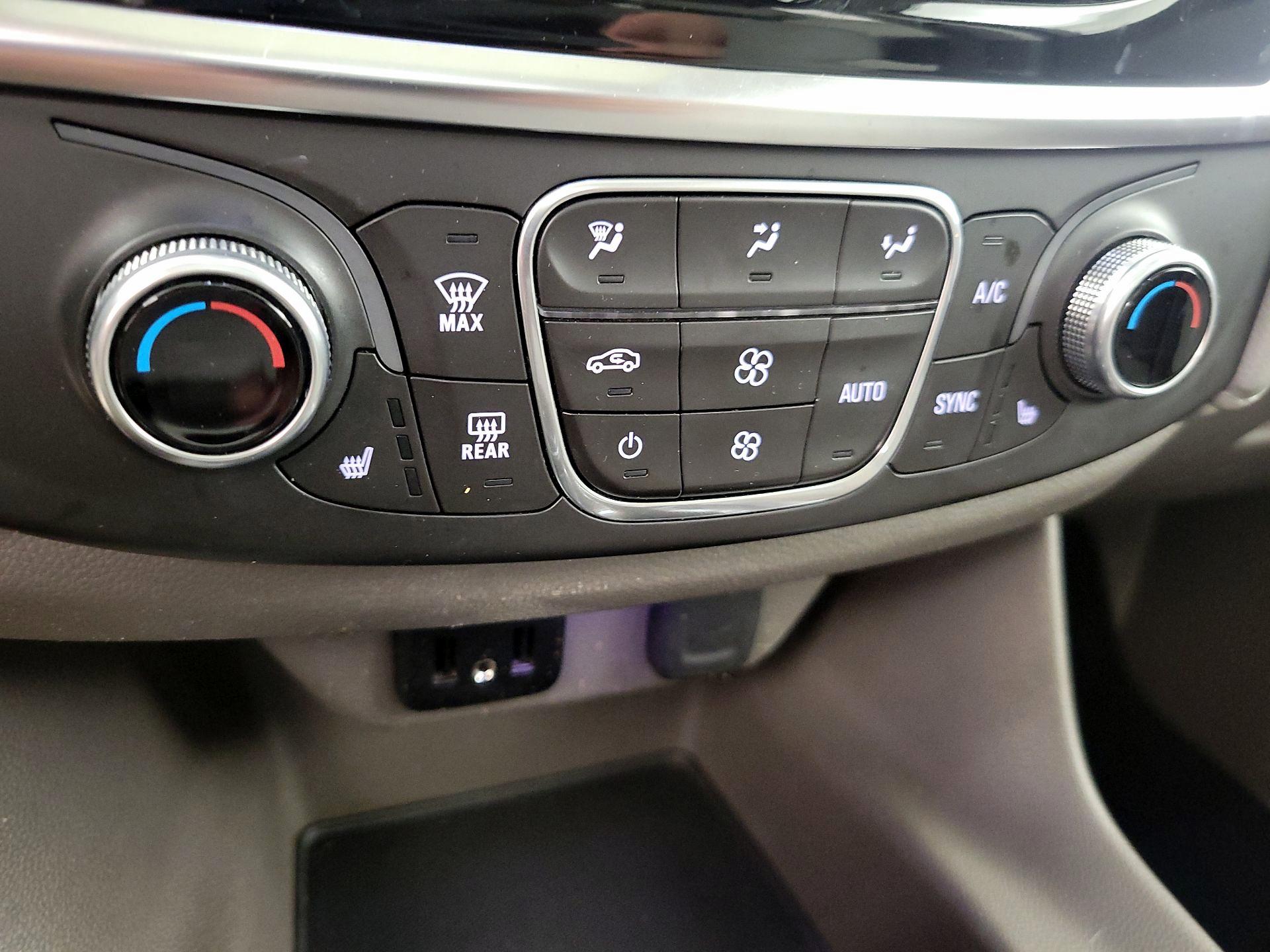 Thumbnail: 2018 Chevrolet Traverse - 17