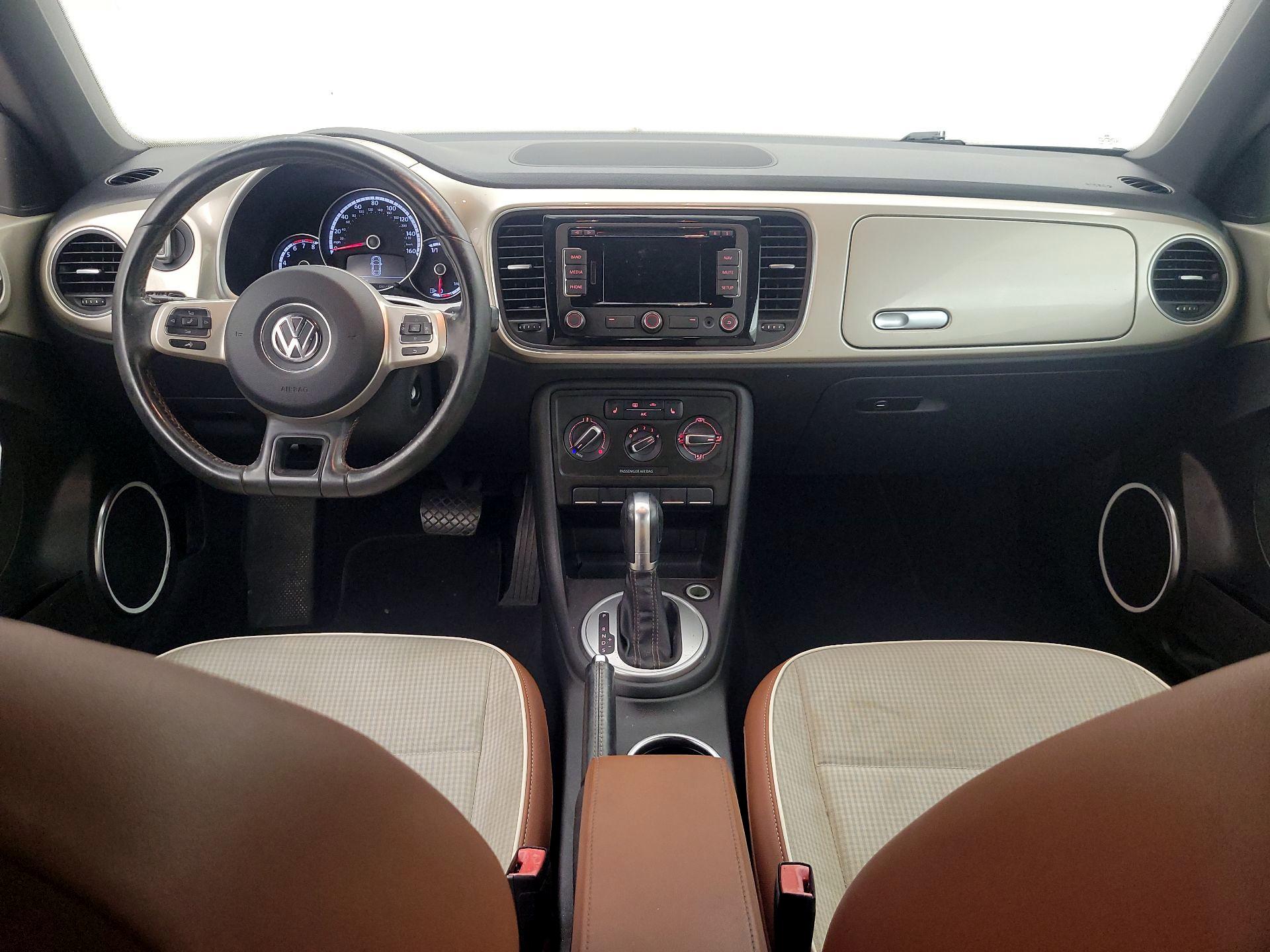 Thumbnail: 2015 Volkswagen Beetle - 9