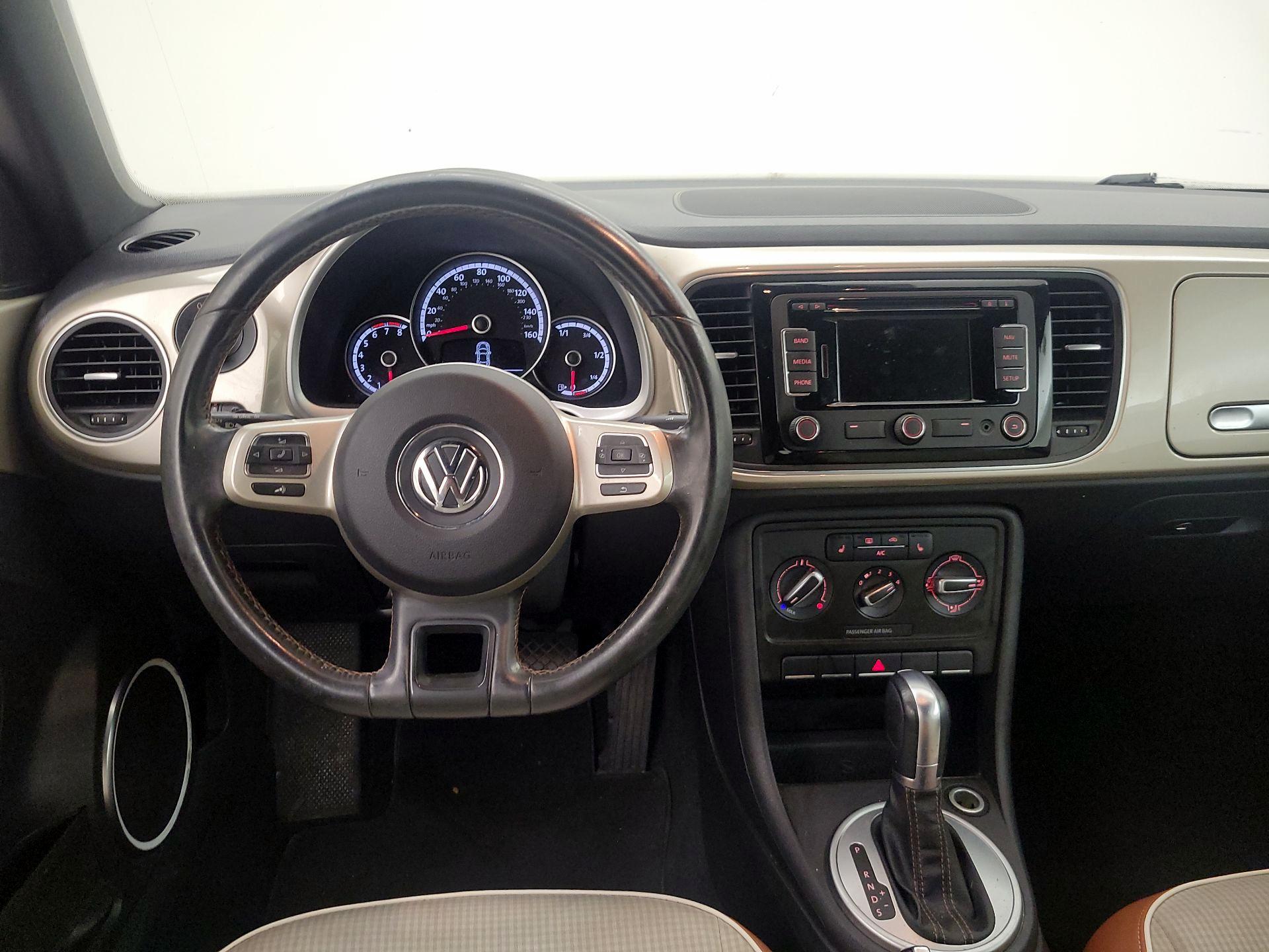 Thumbnail: 2015 Volkswagen Beetle - 10