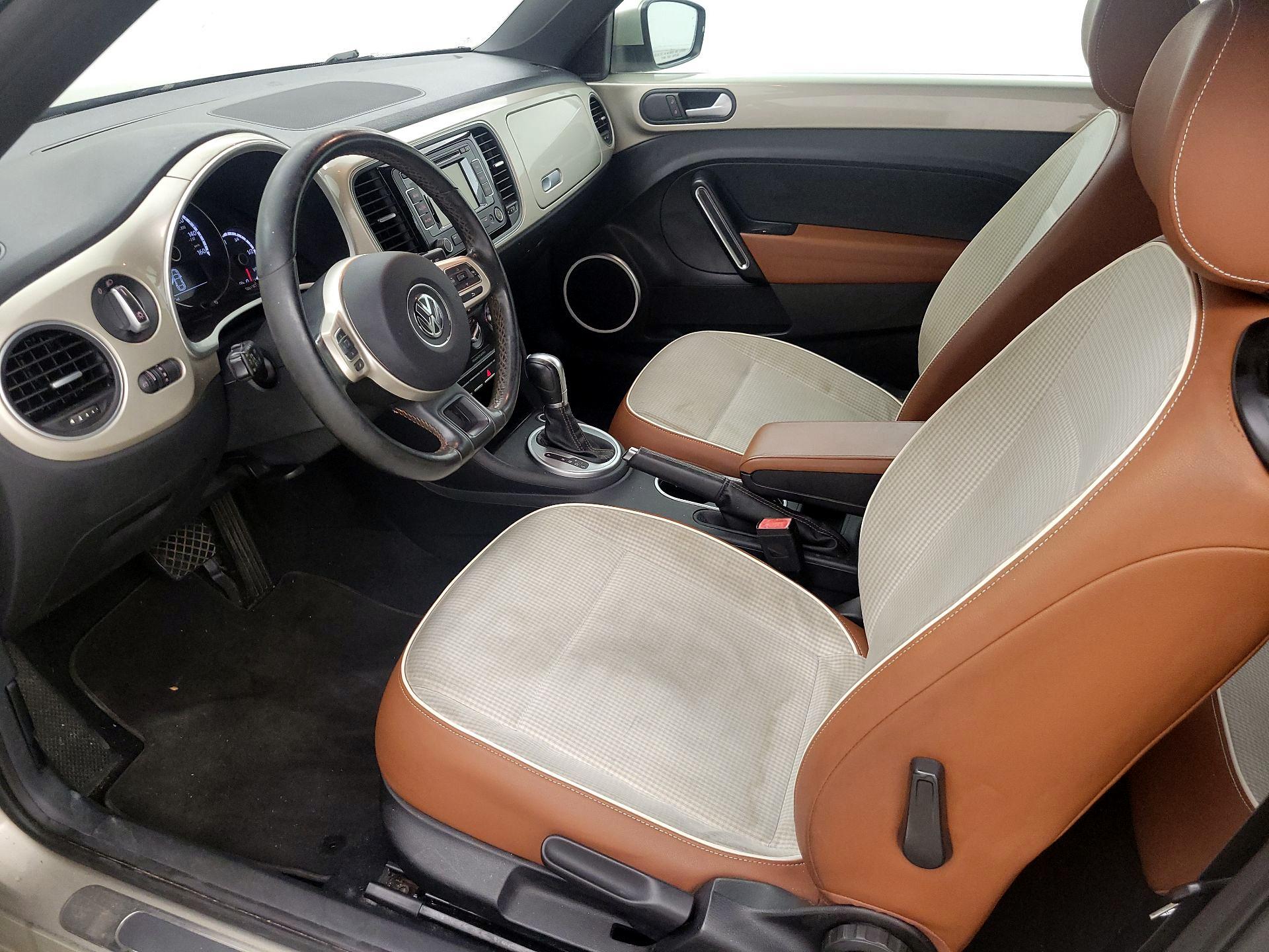 Thumbnail: 2015 Volkswagen Beetle - 11