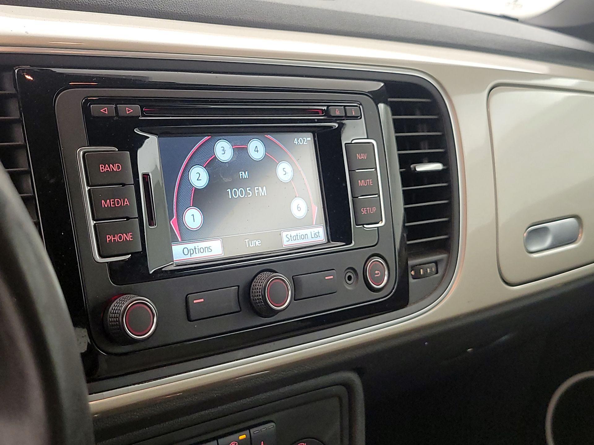 Thumbnail: 2015 Volkswagen Beetle - 14