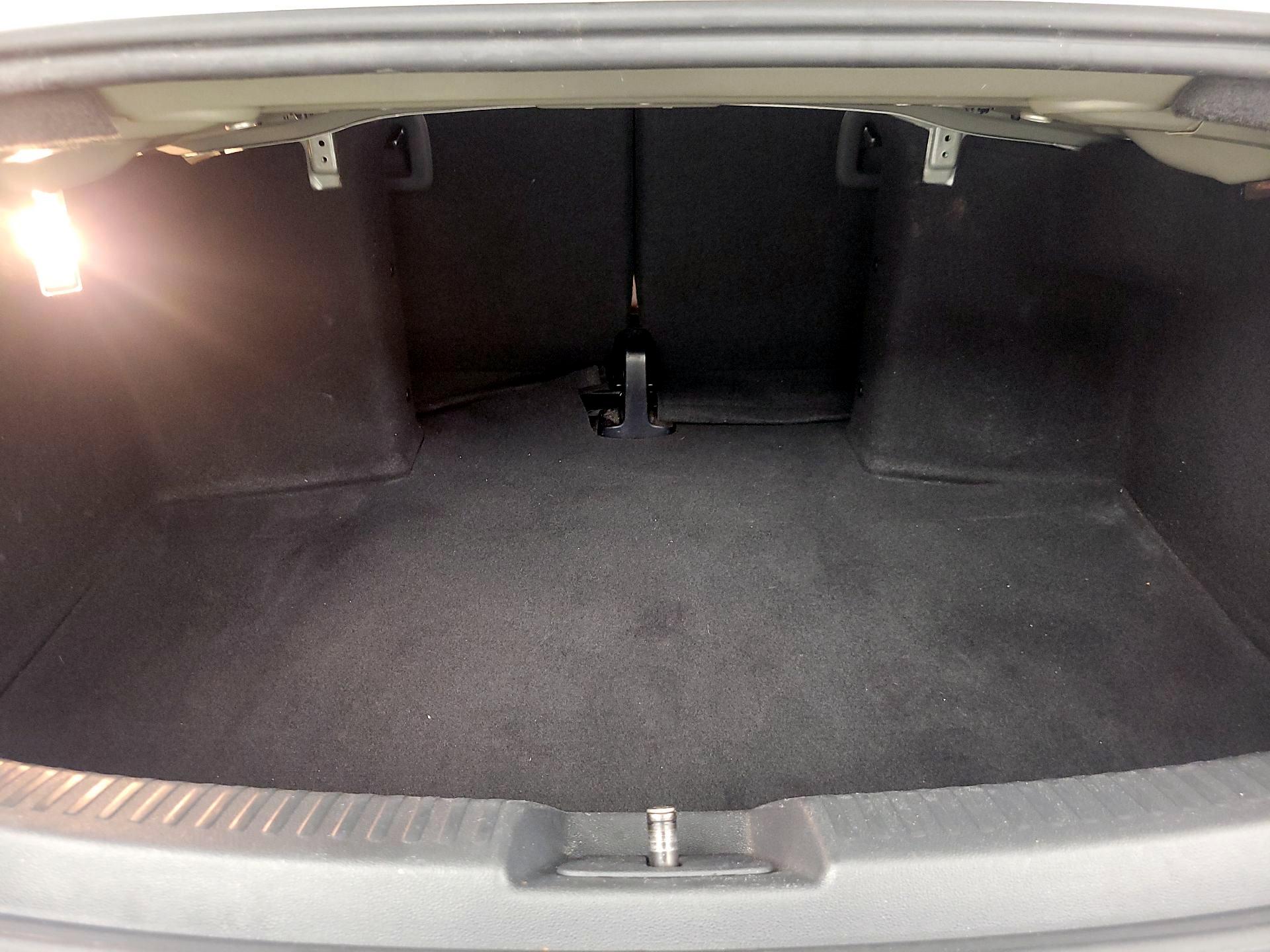 Thumbnail: 2015 Volkswagen Beetle - 19