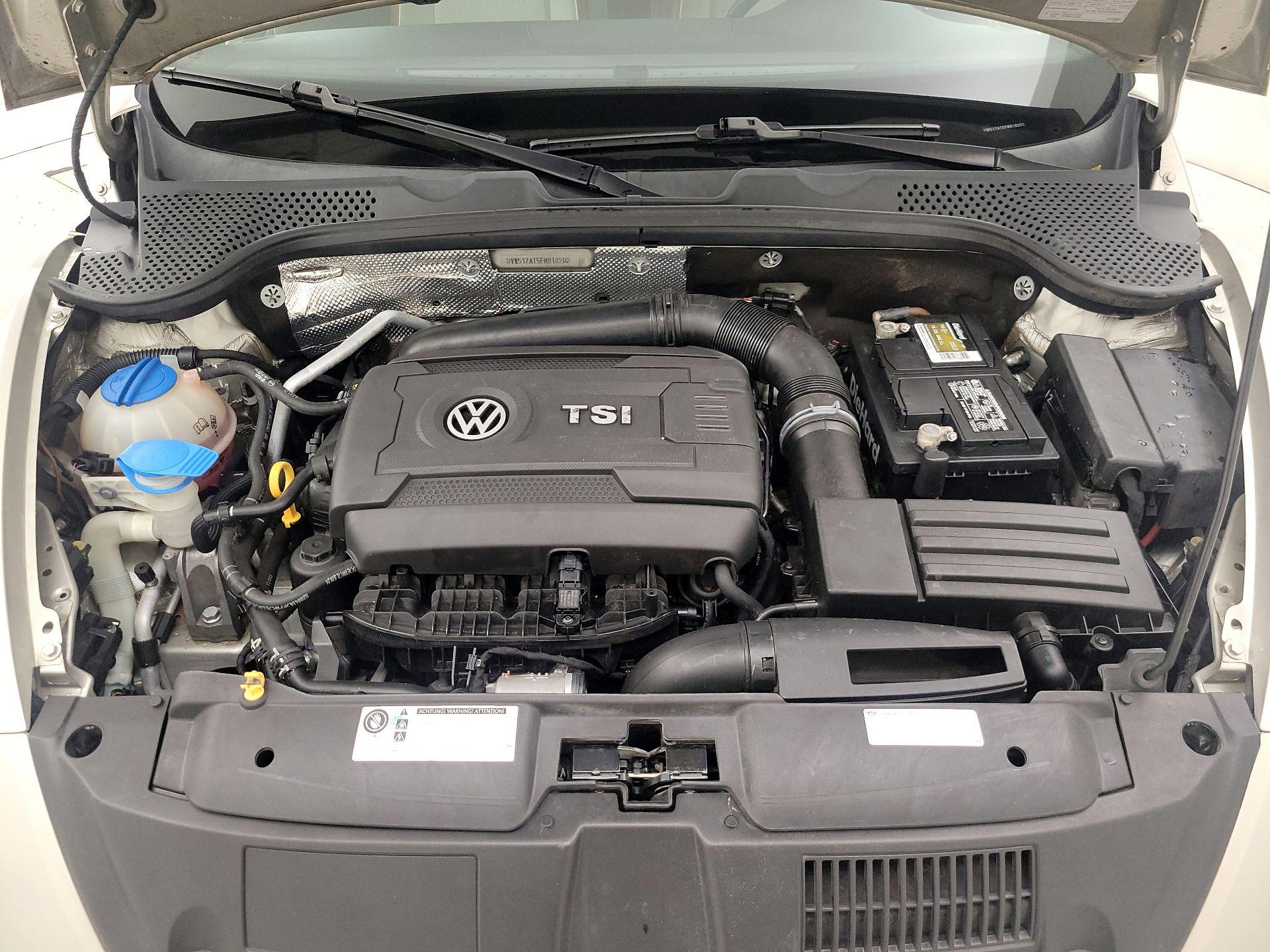 Thumbnail: 2015 Volkswagen Beetle - 20