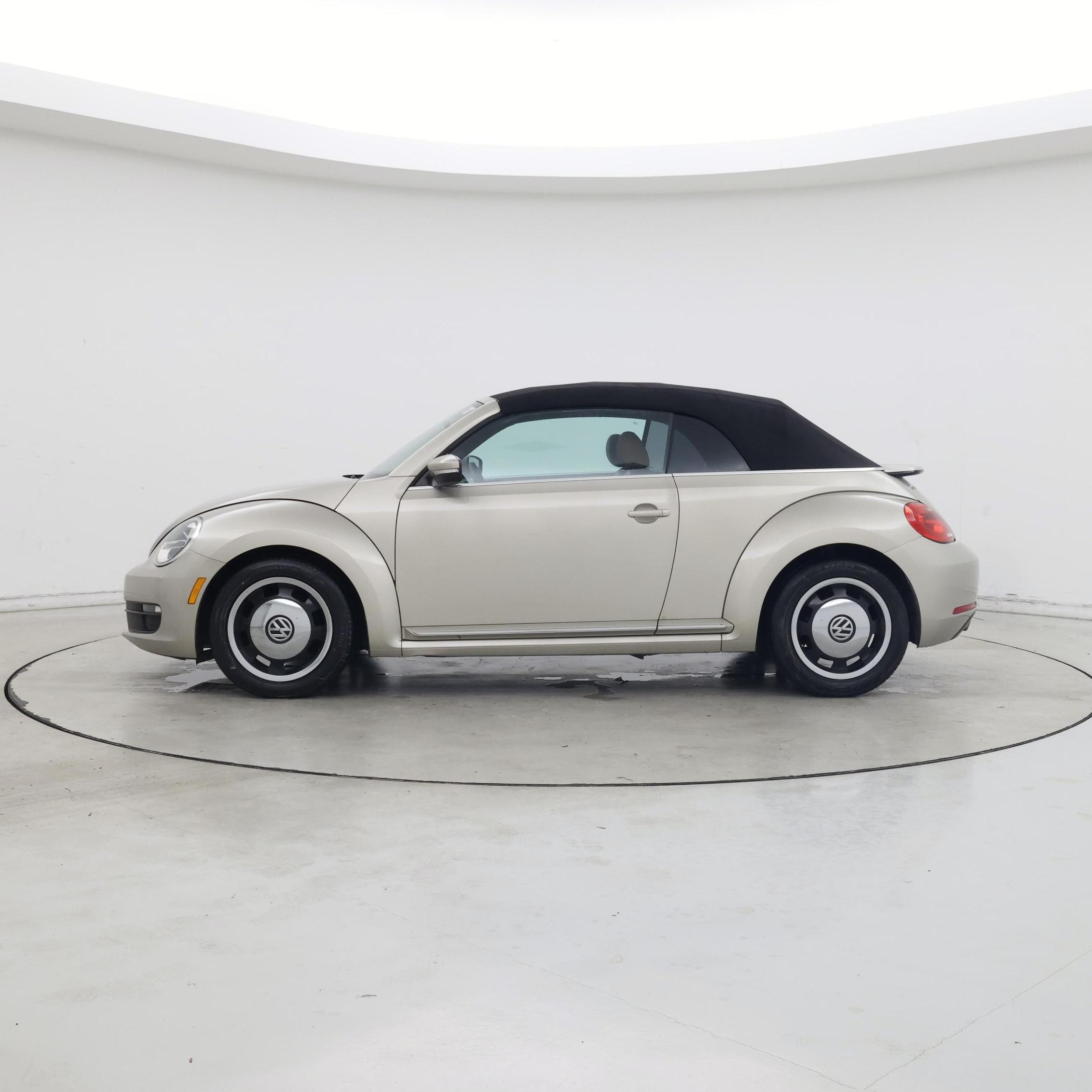 Thumbnail: 2015 Volkswagen Beetle - 3